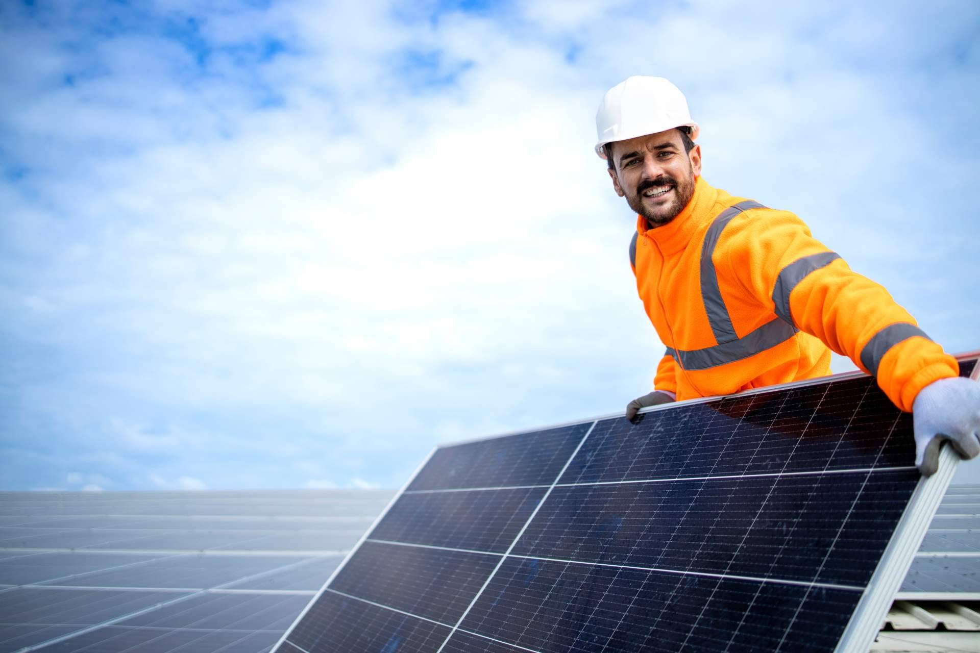 La instalación de placas solares en viviendas unifamiliares, por Solar Tres60