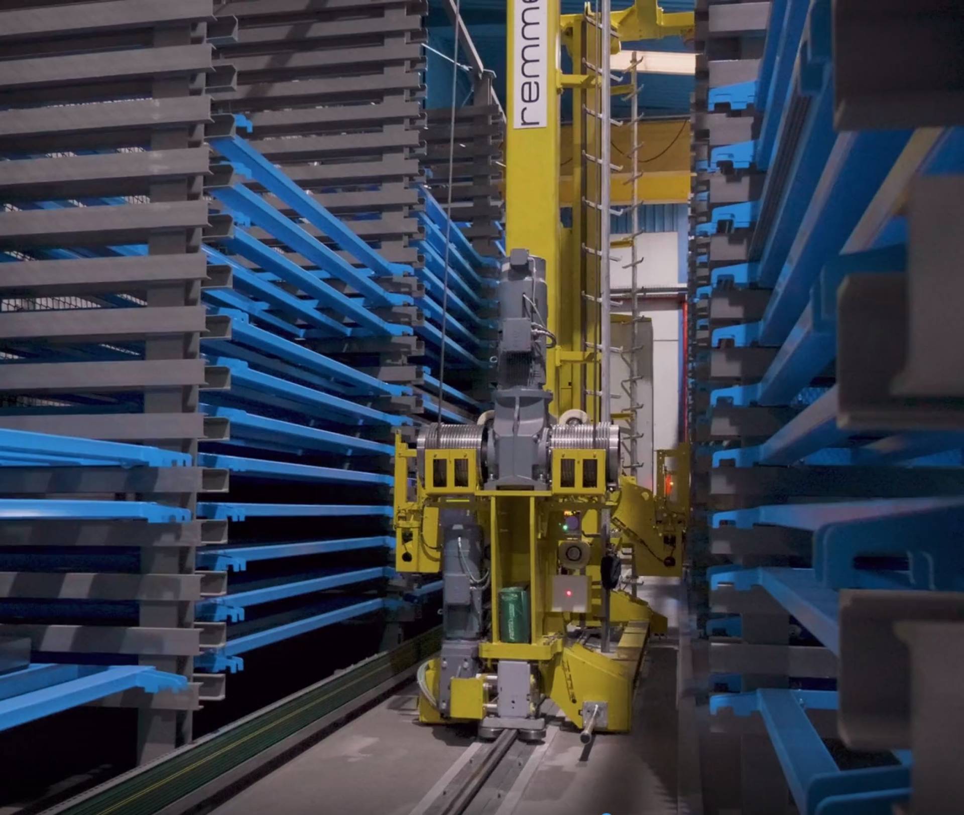 Tubos París y su nuevo robot logístico para incrementar la variedad de productos y la capacidad de almacenaje