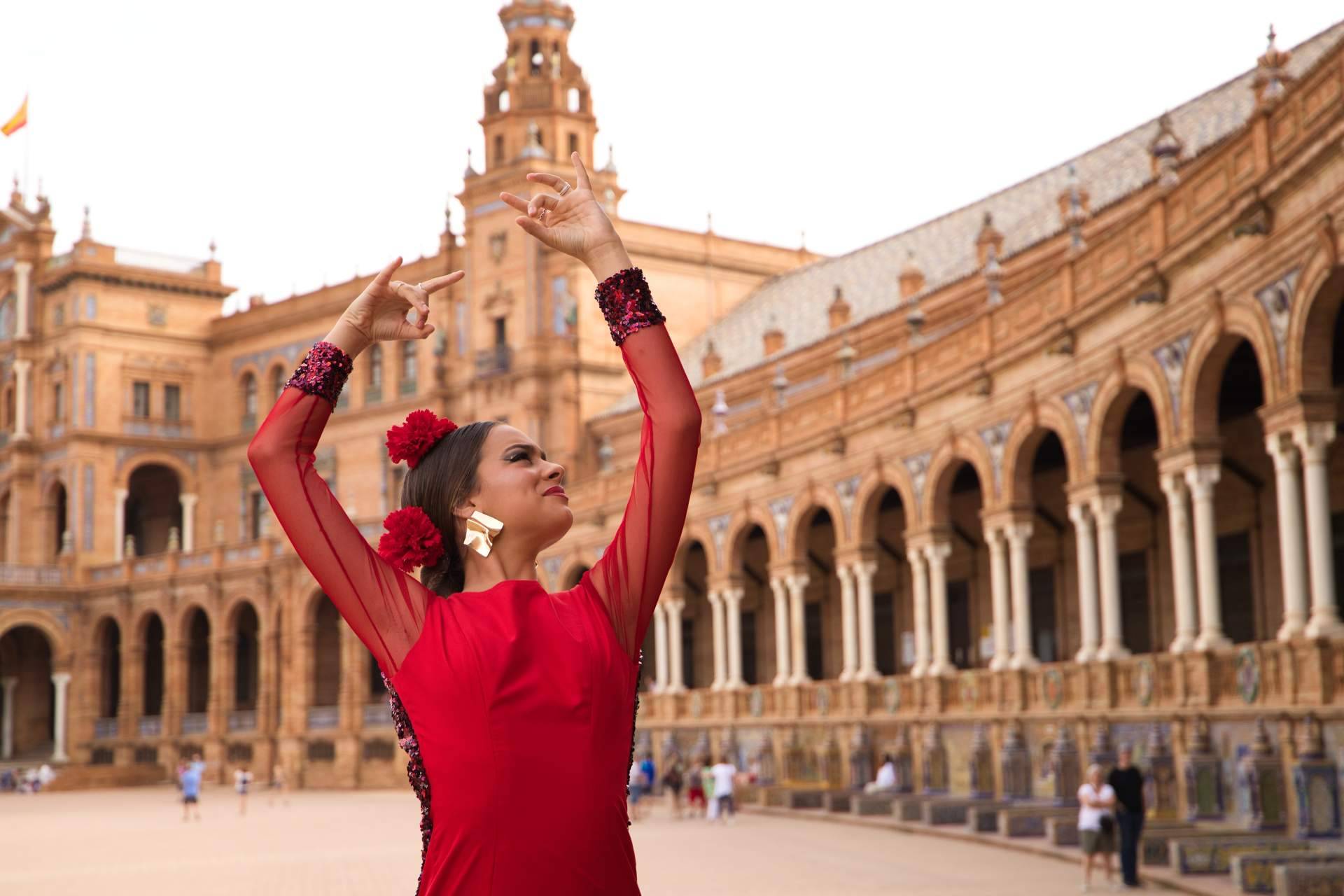 Nueva colección de trajes de flamenca 2023 en la tienda Viva La Feria