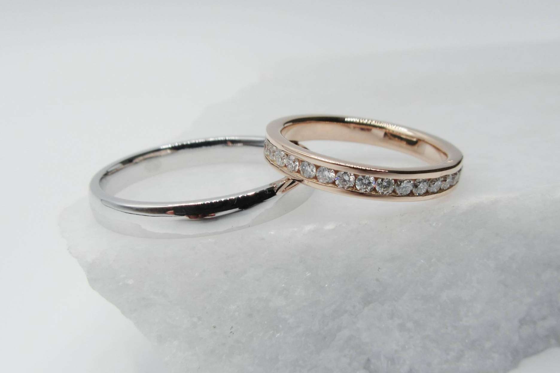 Alianzas para novios con diseños clásicos, vintage y minimalistas en Mimoke