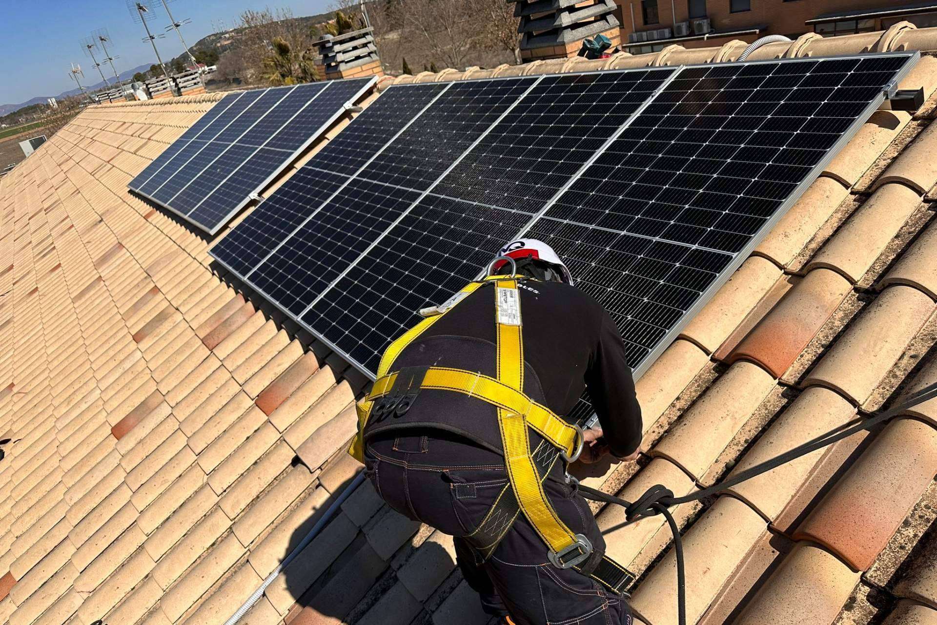 Grupo MQ es una empresa especializada en contratar soluciones de alquiler solar