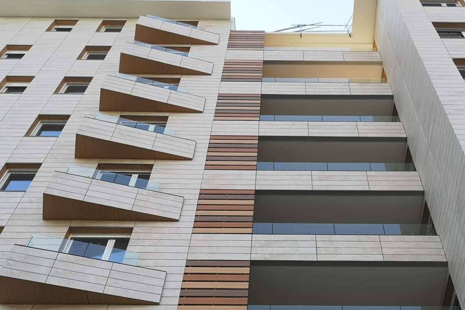 Los beneficios de la fachada ventilada, con cerámica de AGROB BUCHTAL, marca representada por GIMAC