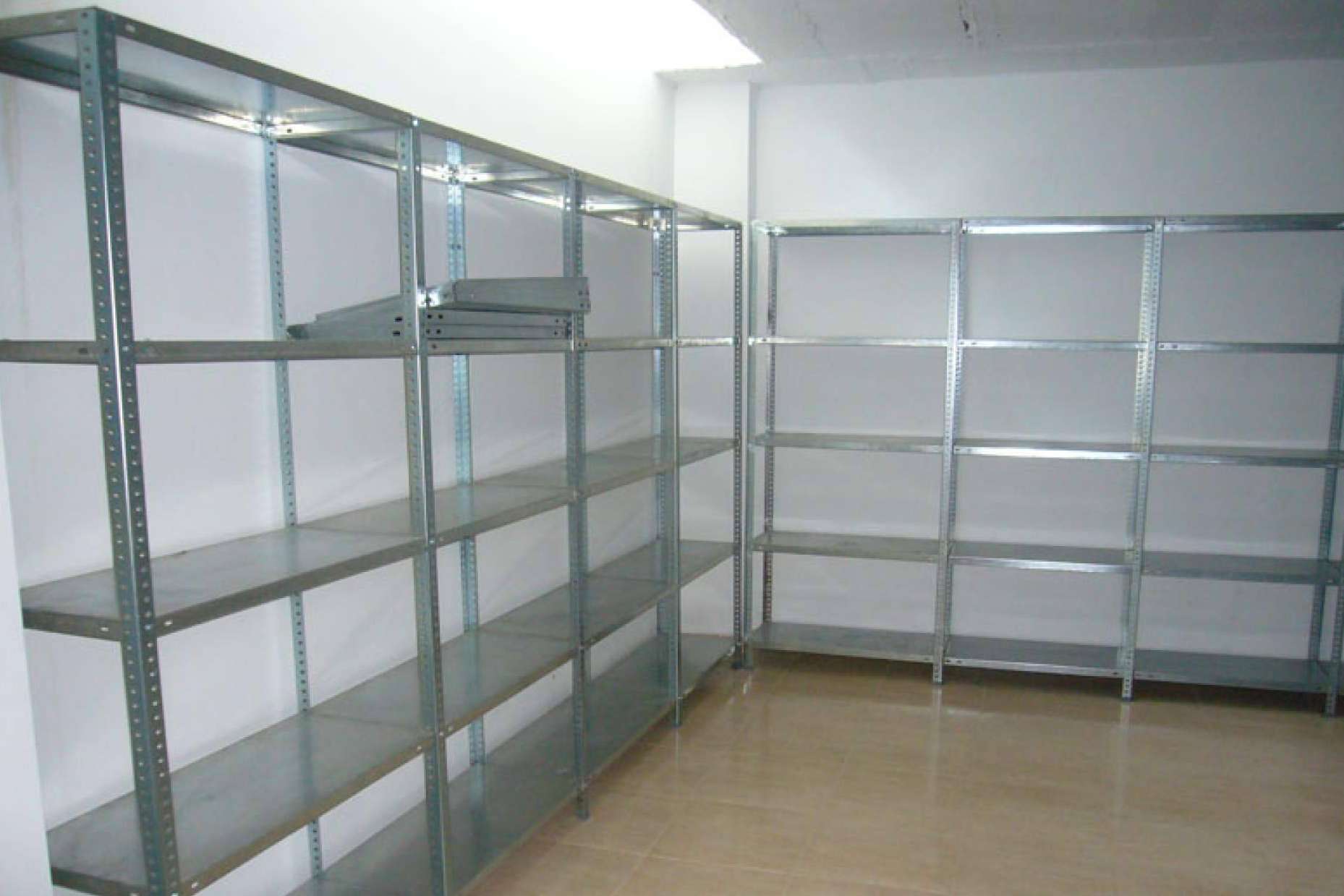 Todo tipo de estanterías almacén en Equipotutienda