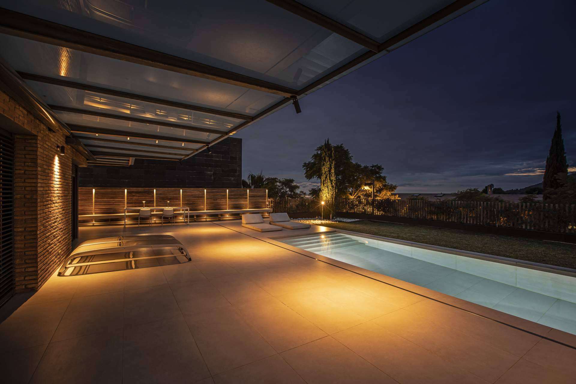 Estética, modernidad y elegancia para diseñar luminarias a medida de la mano de Insolit