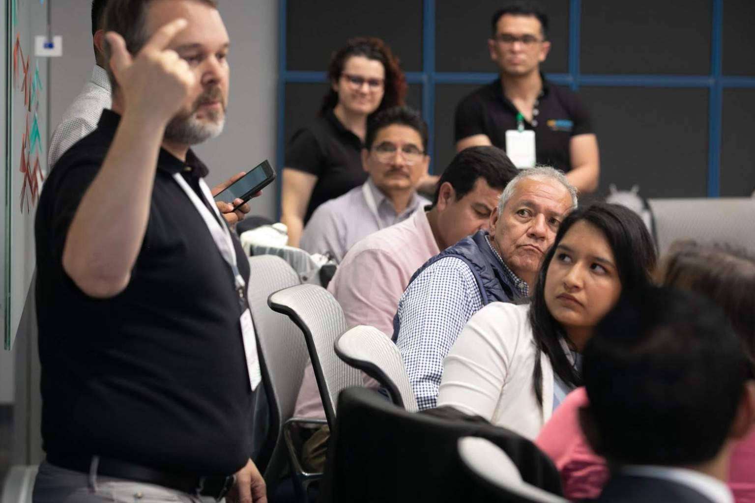 Implementación de herramientas mejoradas para la transformación del entorno de aprendizaje digital y para un centro atractivo para los futuros alumnos