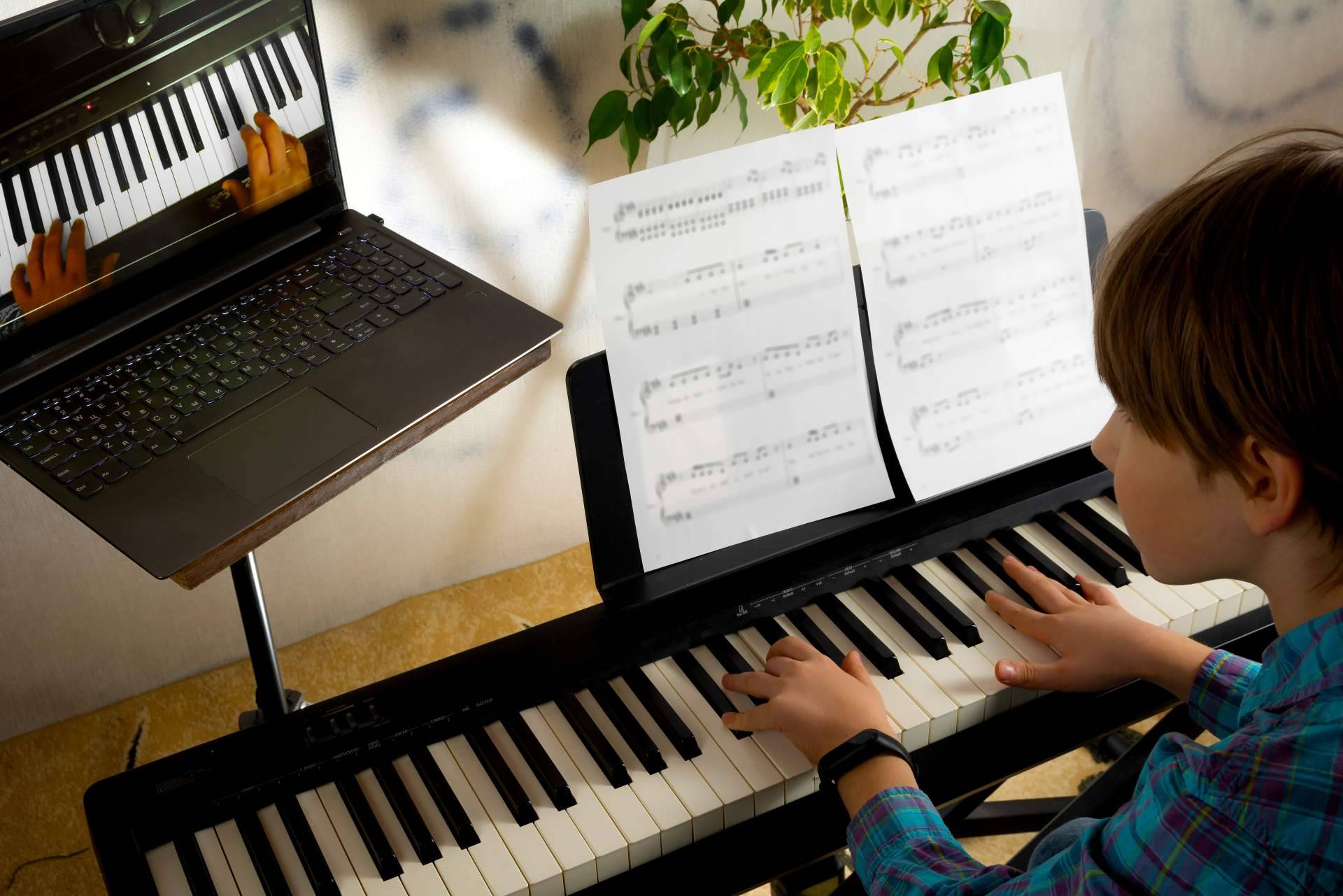 Clases y consejos de Música y Maestro para aprender a tocar el piano