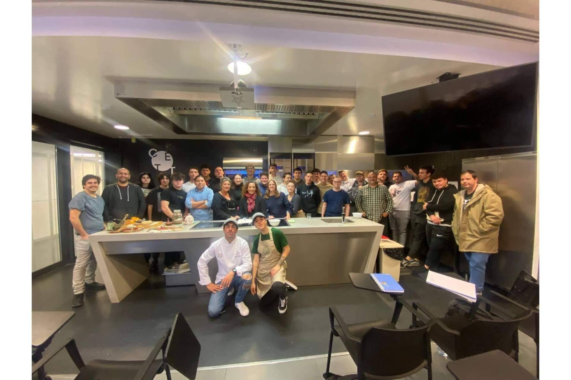 Eating in Ibiza, de la mano de los chefs Álvaro Sanz y Paco Alcahud, promociona la gastronomía de Ibiza en 2 reconocidas escuelas de hostelería de la ciudad condal