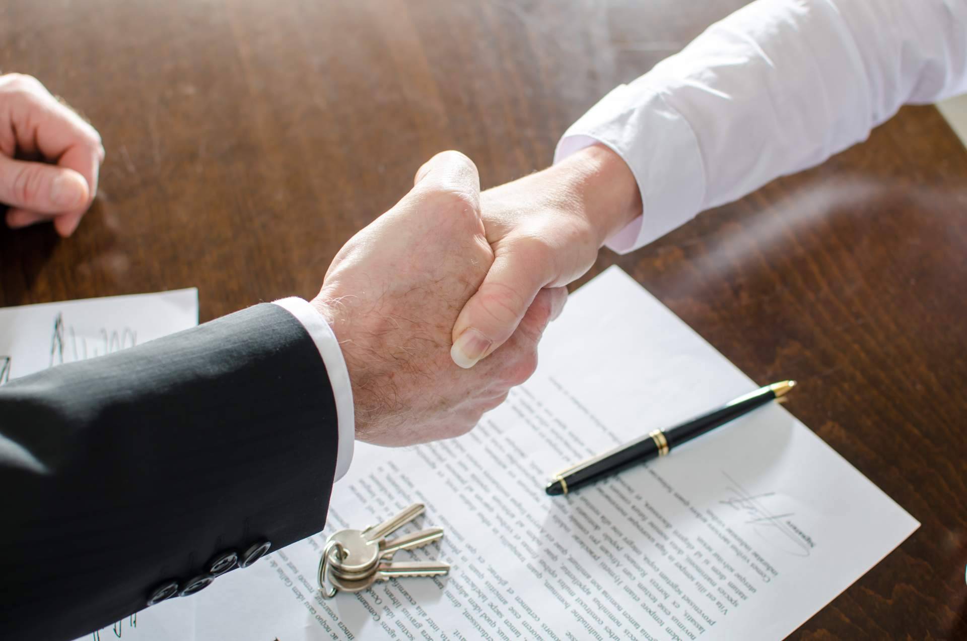 ¿Se puede vender la nuda propiedad y seguir viviendo en la vivienda?