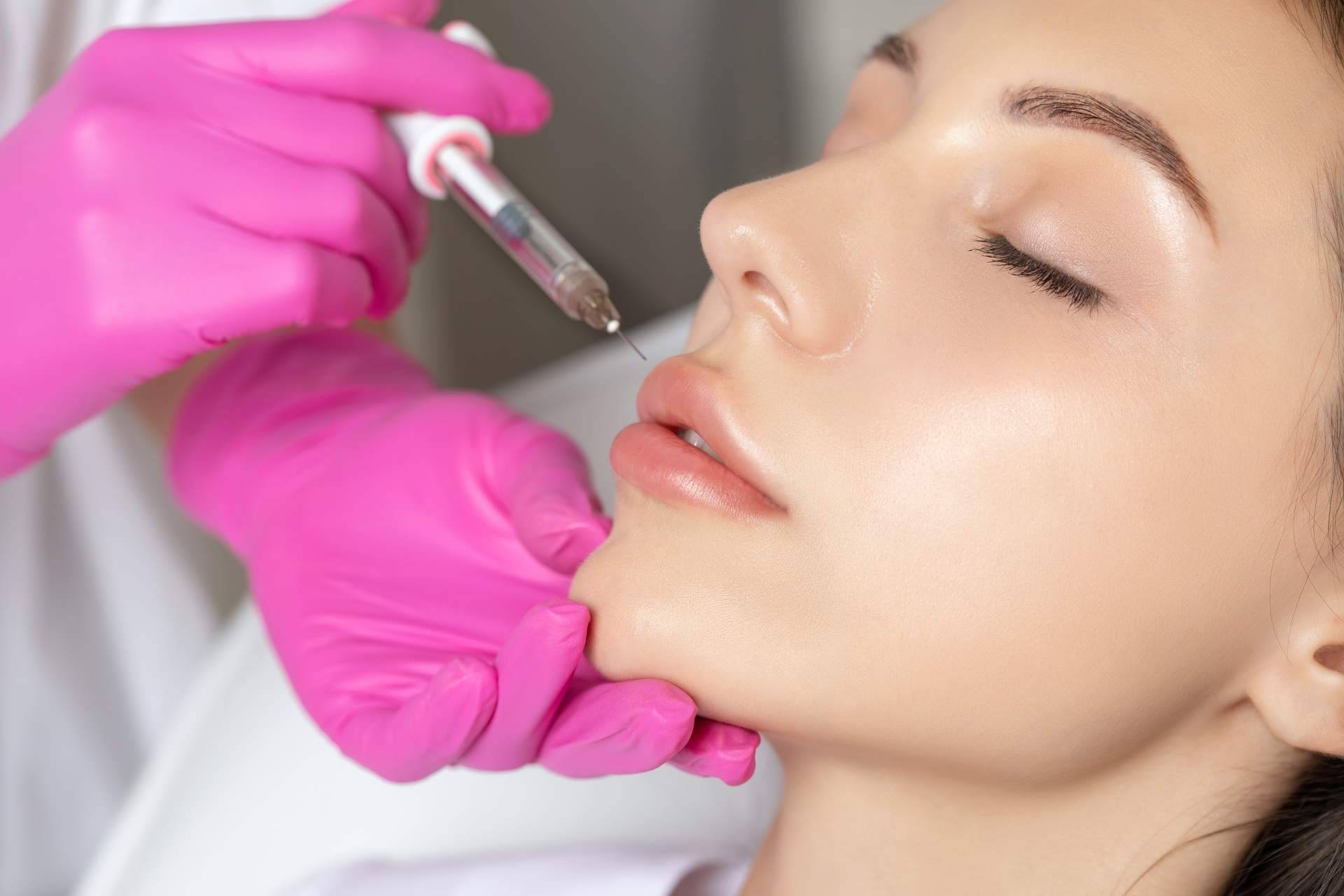 360Clinics ofrece un tratamiento de hidratación de labios con ácido hialurónico en España