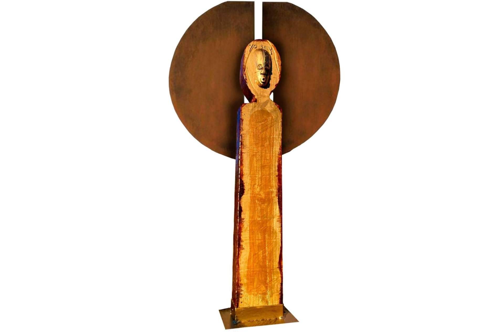 Todo lo que hay detrás de la escultura totémica de Pilar Almagro