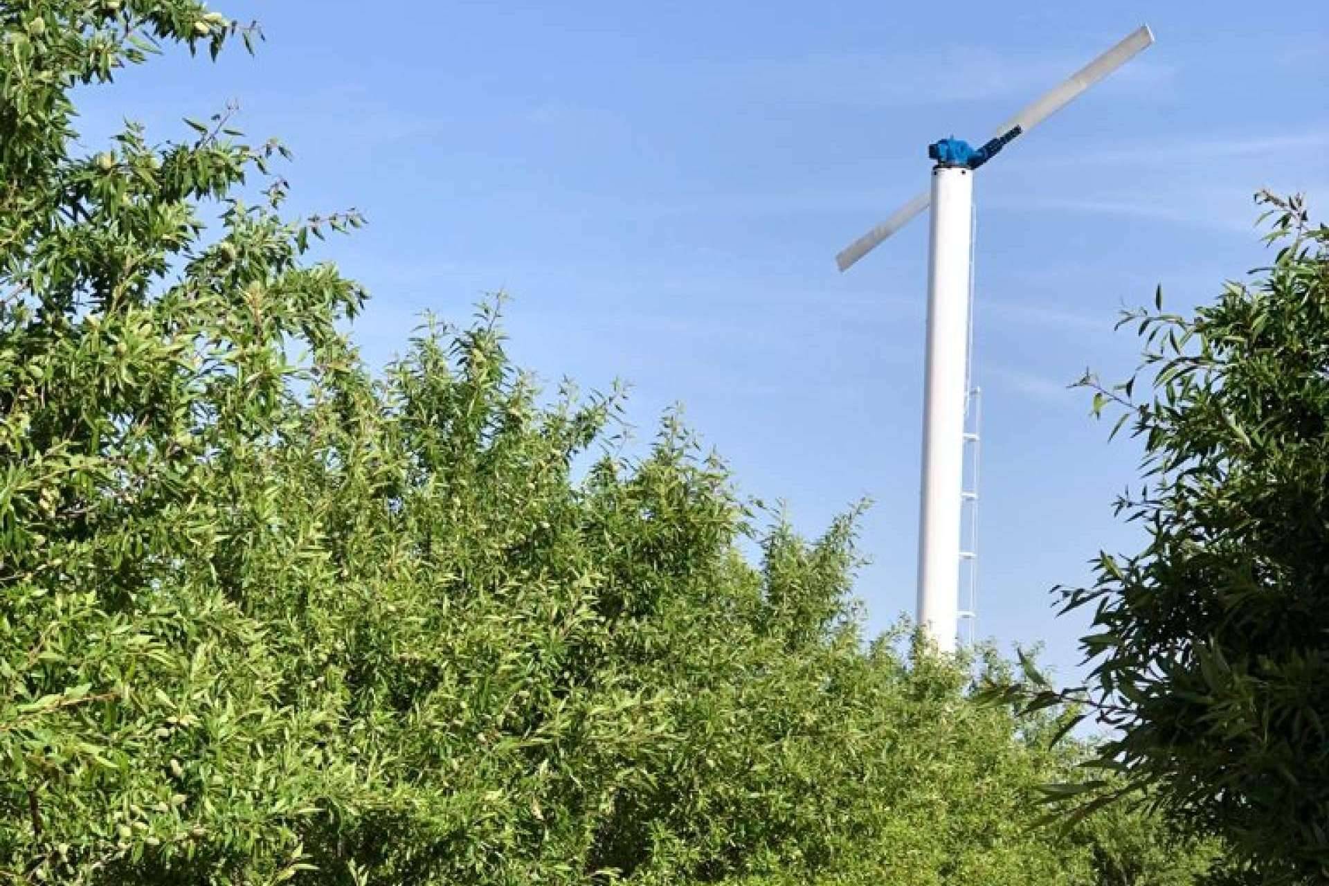 El funcionamiento de una torre antihelada en un campo de cítricos