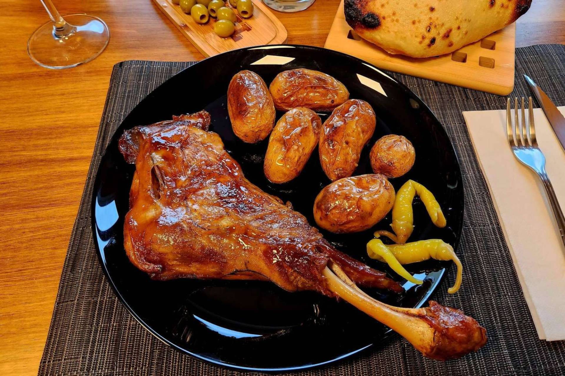 Un descubrimiento gastronómico, el local Delicias De Kristina en Las Navas del Marqués