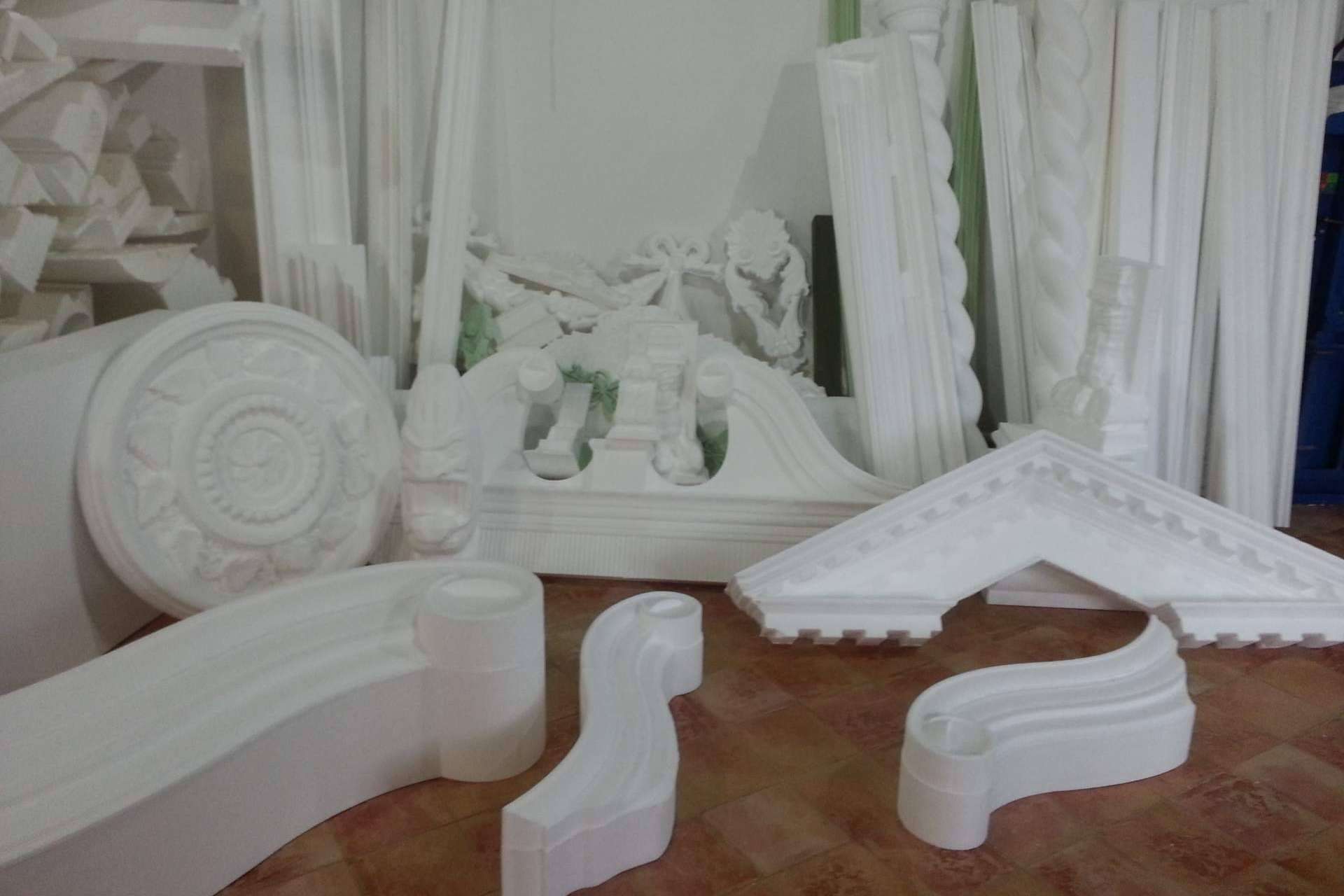 Fabricantes de cornisas exteriores e inferiores con Sumiseran