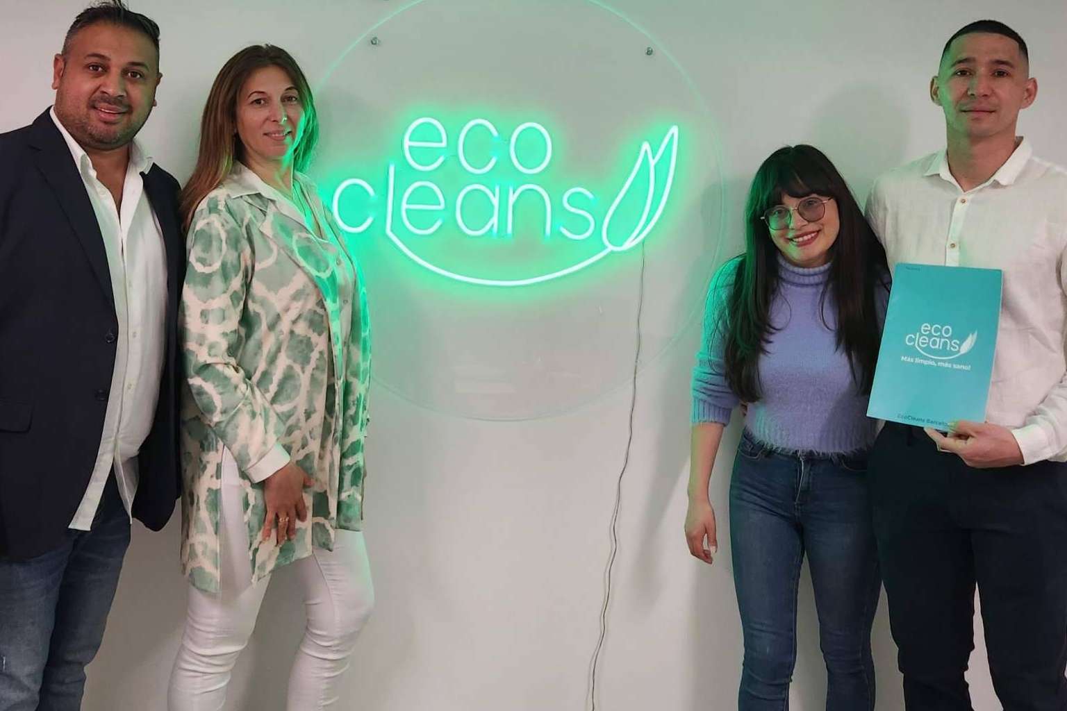 EcoCleans firma la sexta franquicia, la marca que ha revolucionado los servicios de limpieza, ya disponible en Valencia