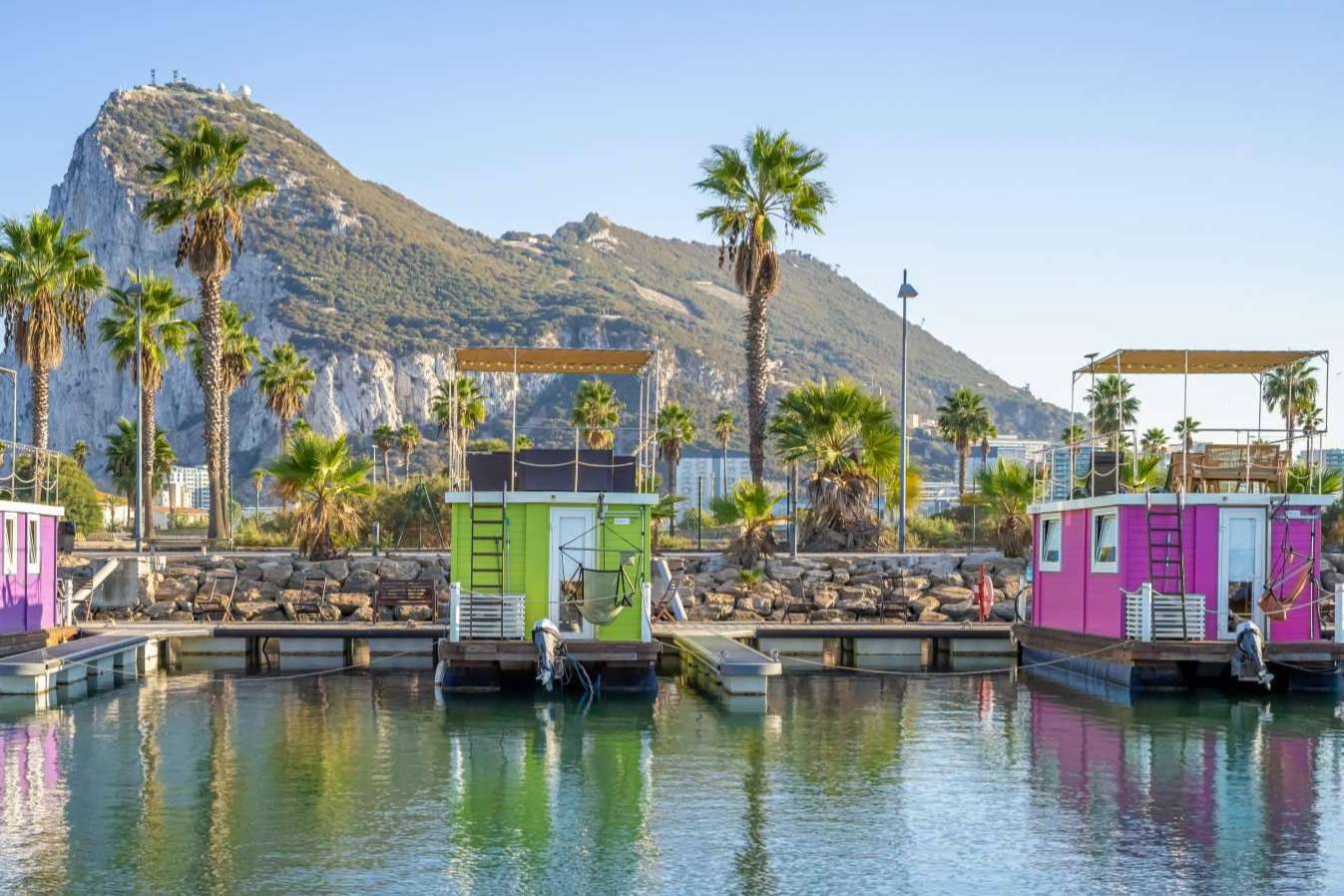 La experiencia de visitar Andalucía y alojarse en casas flotantes en España