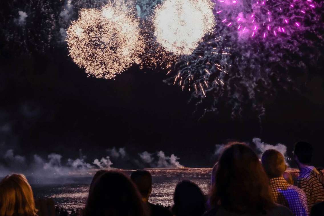La Mega Silent Disco Gavá Playa, la fiesta de San Juan que tendrá 3 escenarios, 10 artistas con música, artes visuales y gastronomía
