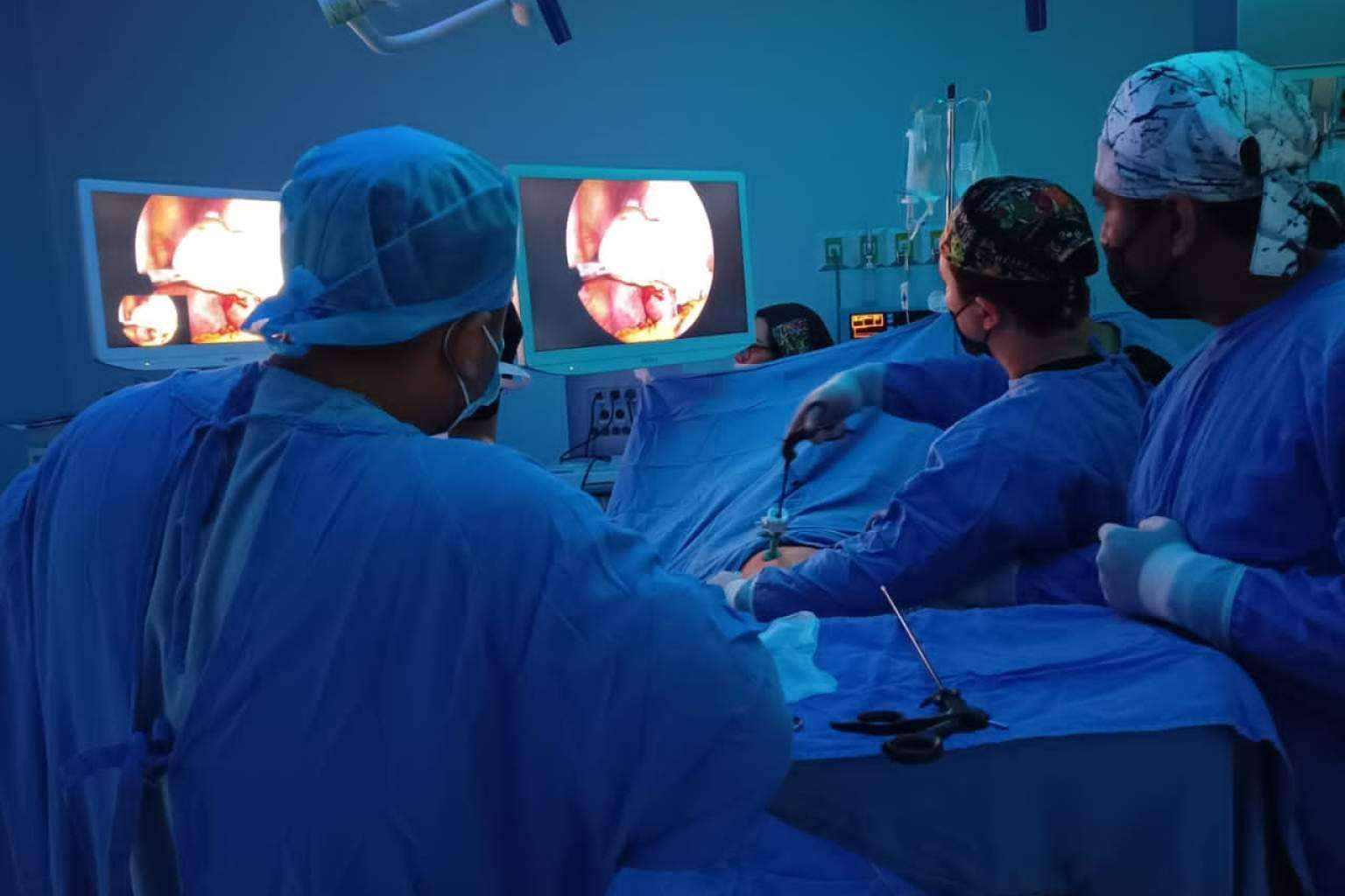 Cuáles son los riesgos y complicaciones de la restitución del tránsito intestinal