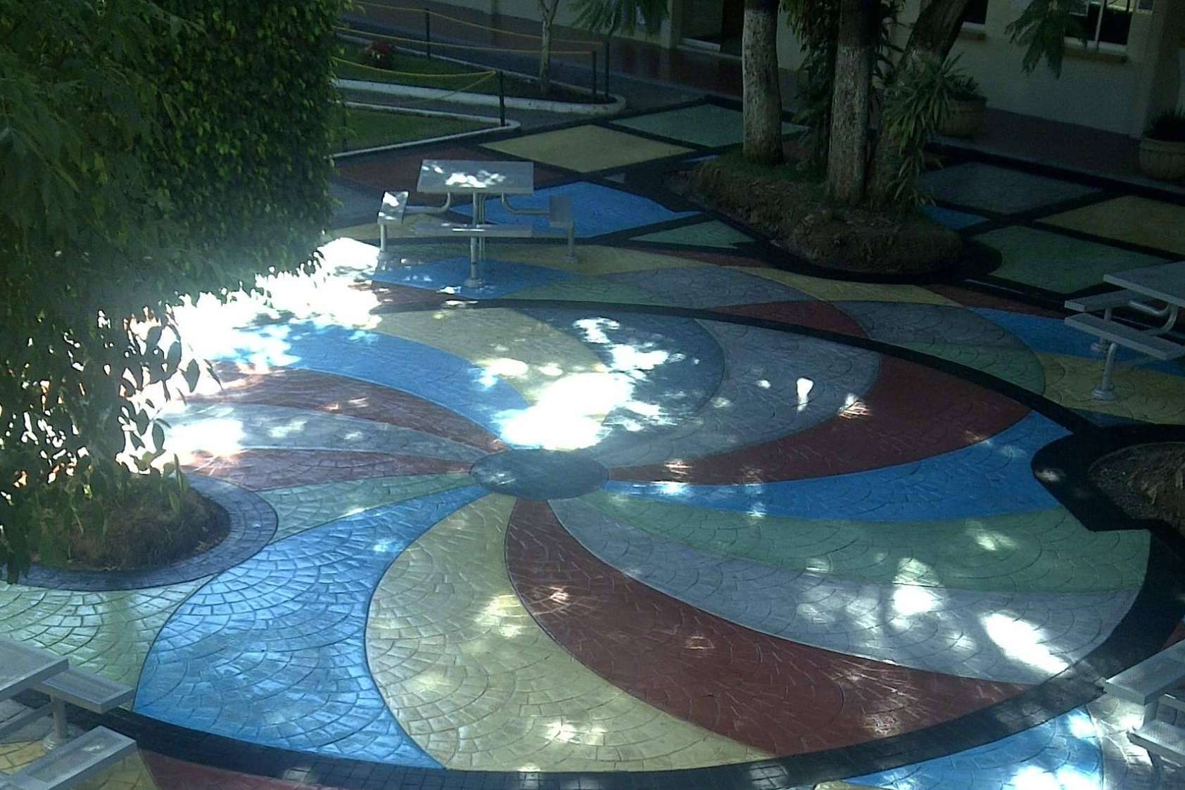 SPG es un fabricante y comercializador de productos para pisos de concreto estampado