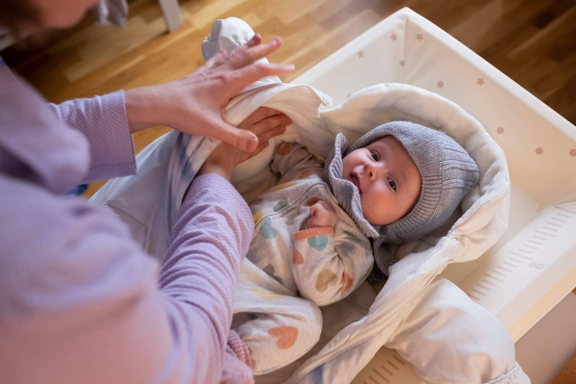 Cuidar la piel de los más pequeños con la chaqueta y pantalón para bebés de Baúl de Algodón