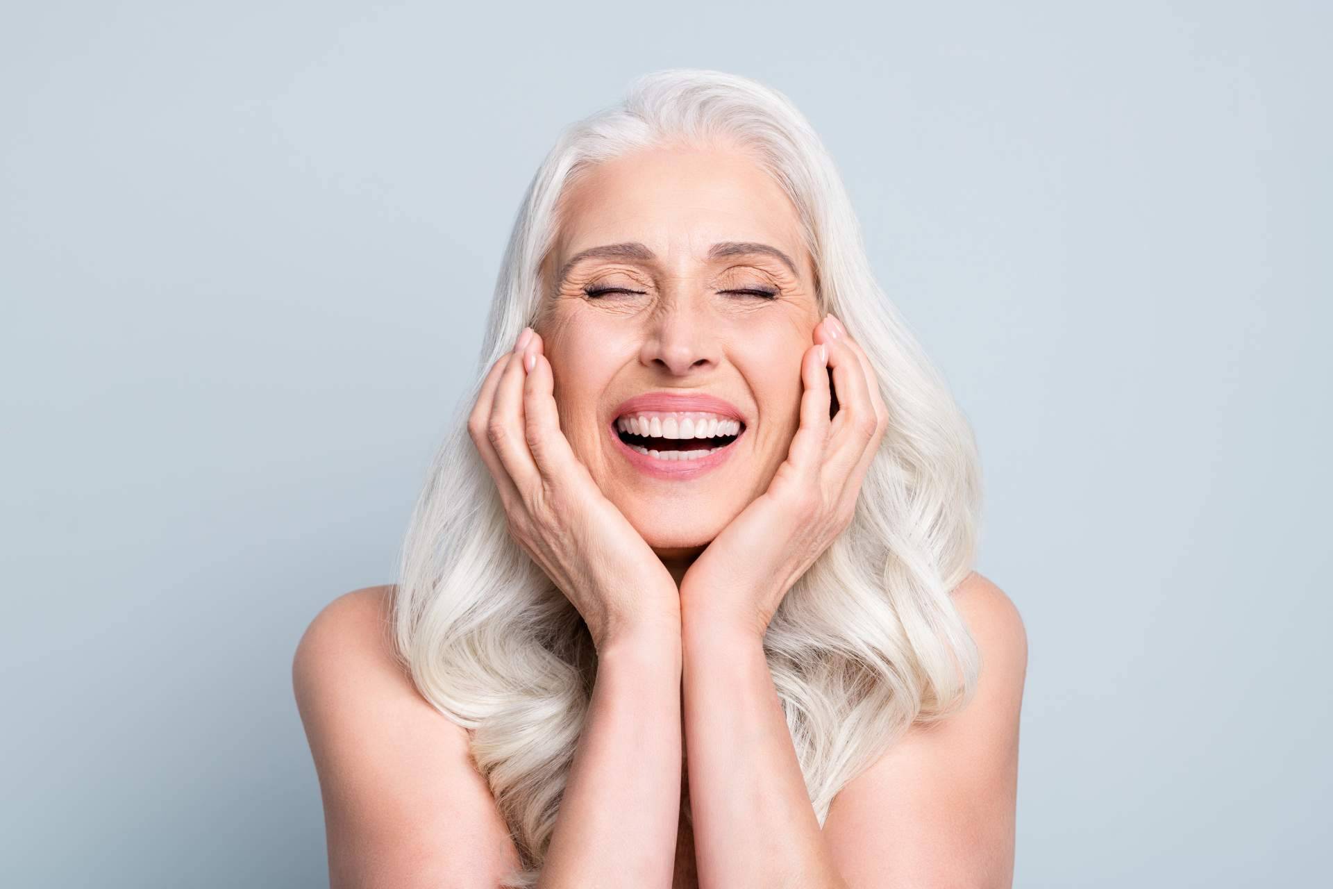 Rejuvenecimiento facial con el tratamiento Hollywood Peel, de Crina Rus Beauty Center