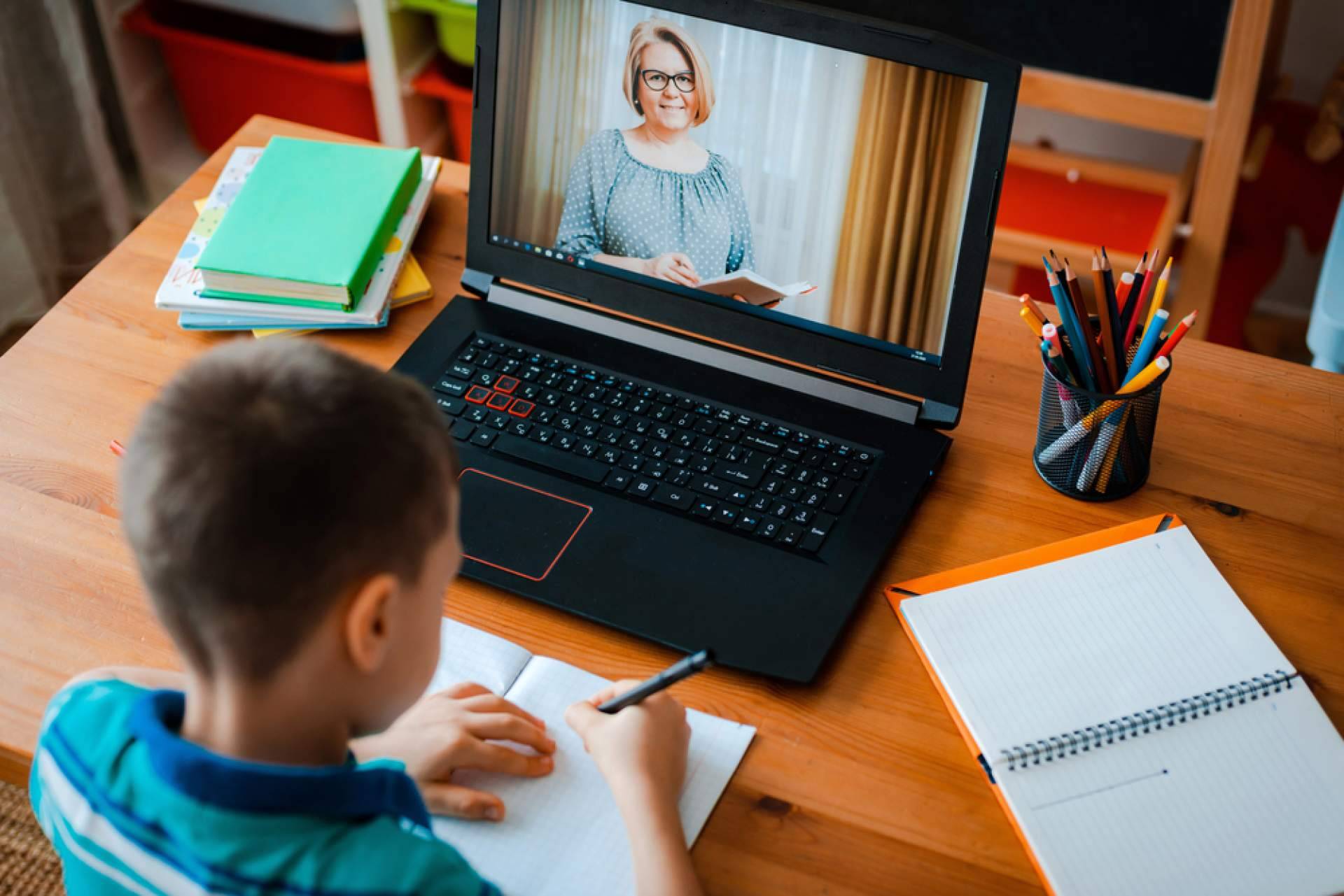 Digital Age University apuesta por la excelencia en educación y calificaciones online
