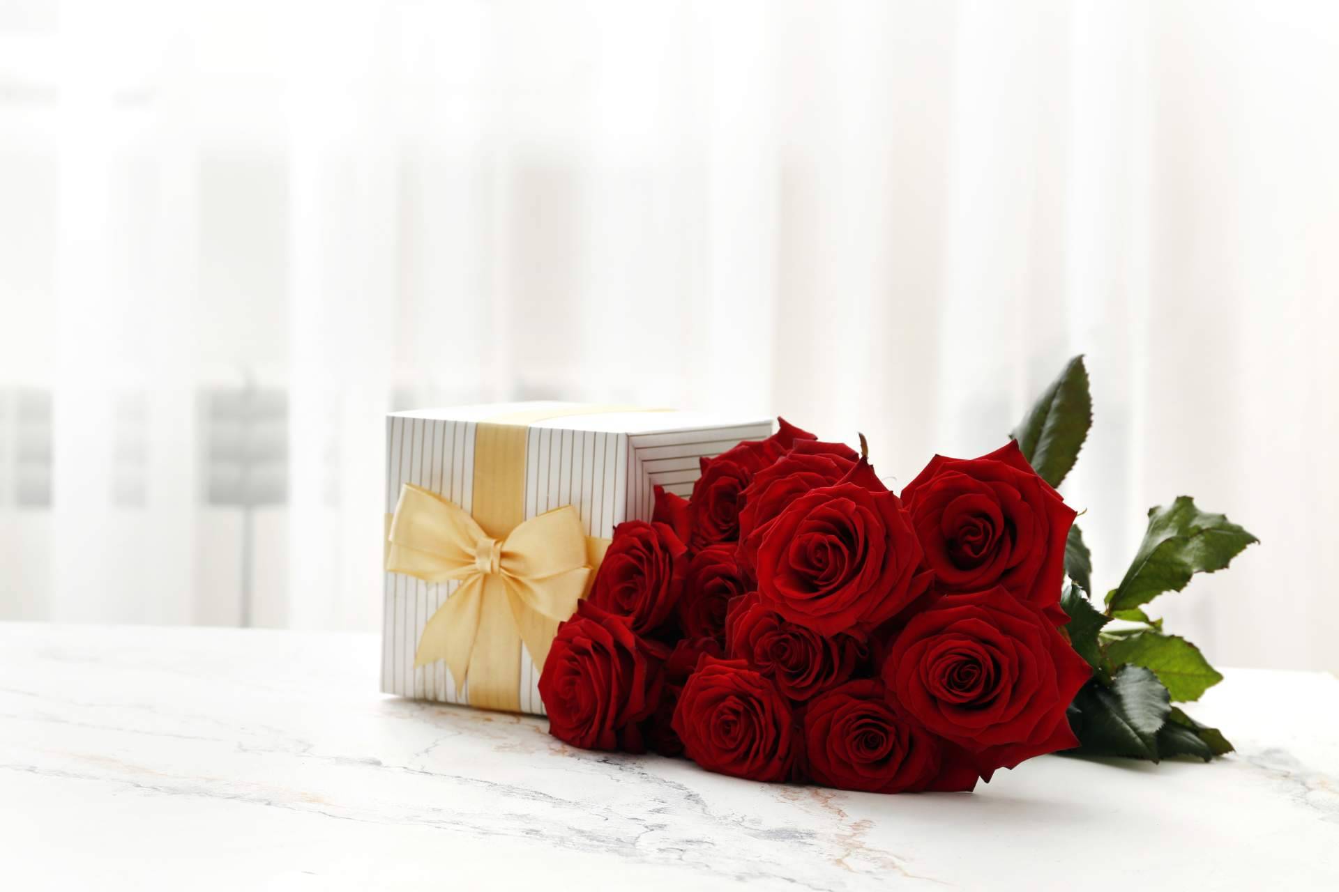 Rosistirem, la tienda para regalar rosas amarillas y rojas