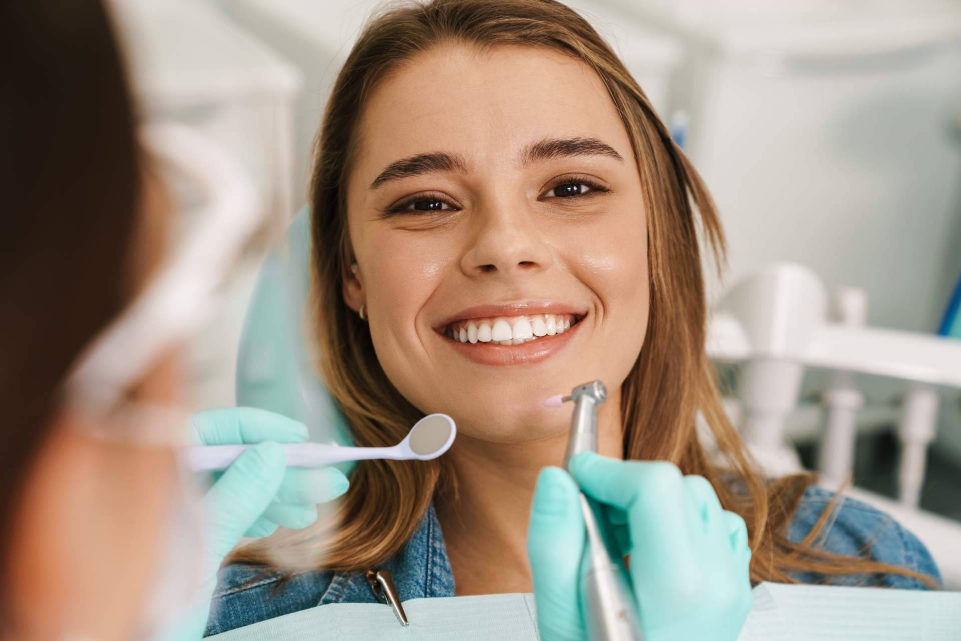 Una sonrisa radiante para prepararse para una boda, con el innovador tratamiento de Diseño de Sonrisa