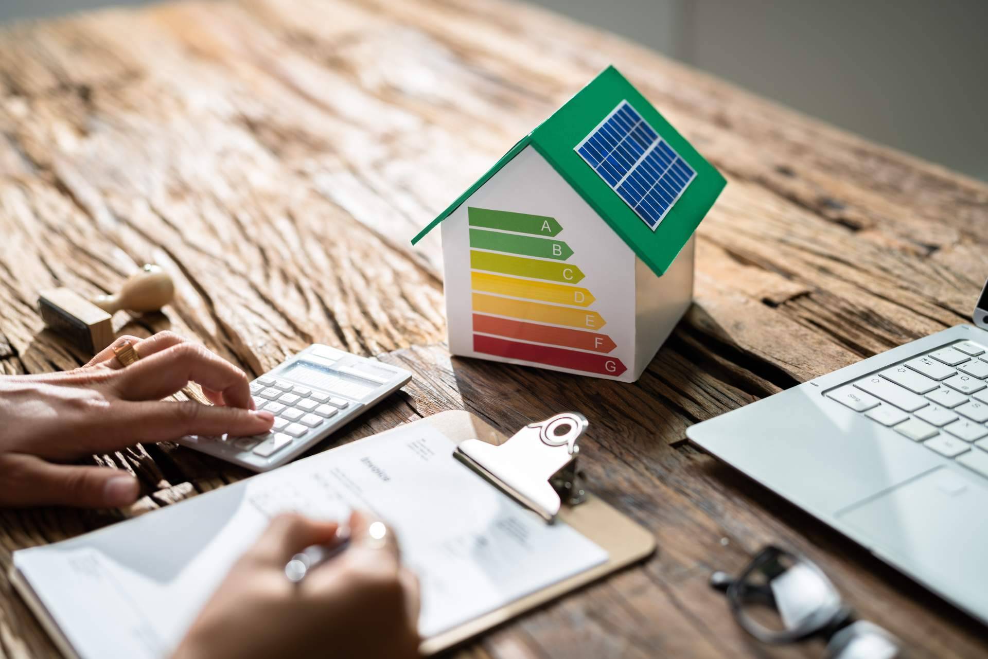 ¿Cómo puede ayudar a las empresas una asesoría energética a reducir sus costes energéticos?