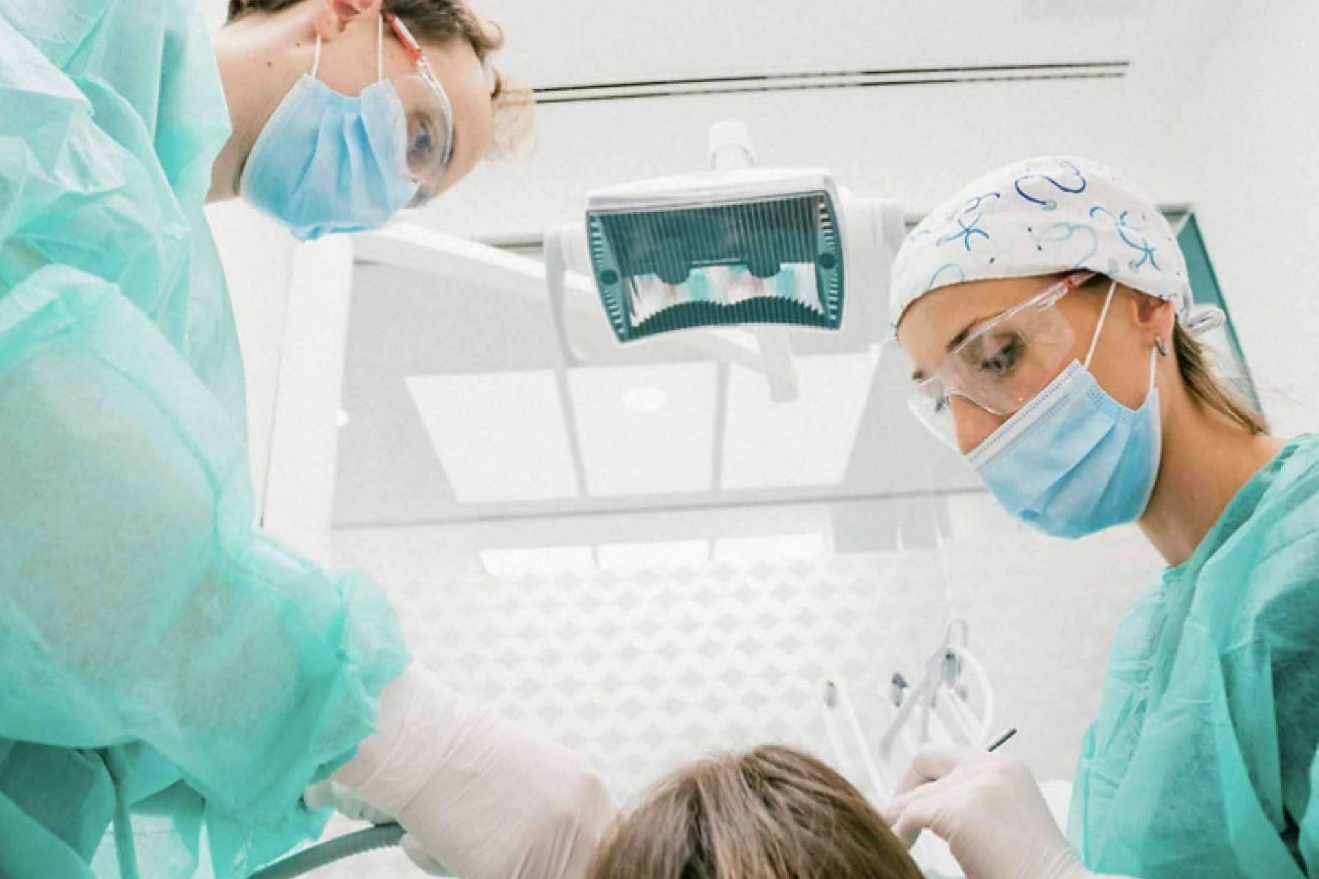 Tratamientos dentales con los especialistas de MYCA Clínica Dental