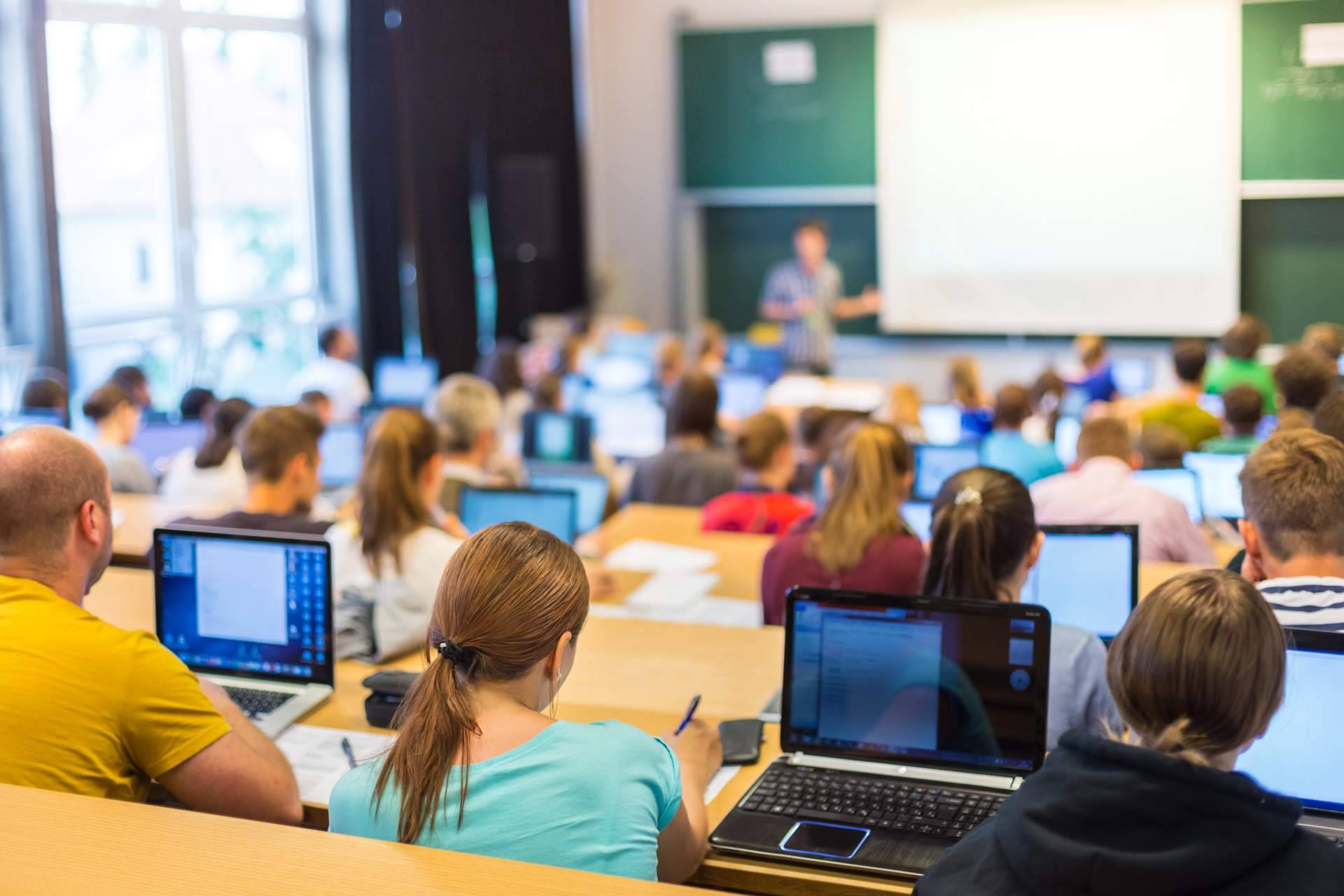 La alternativa sostenible y económica en tecnología para empresas e instituciones educativas, Ordenador Outlet