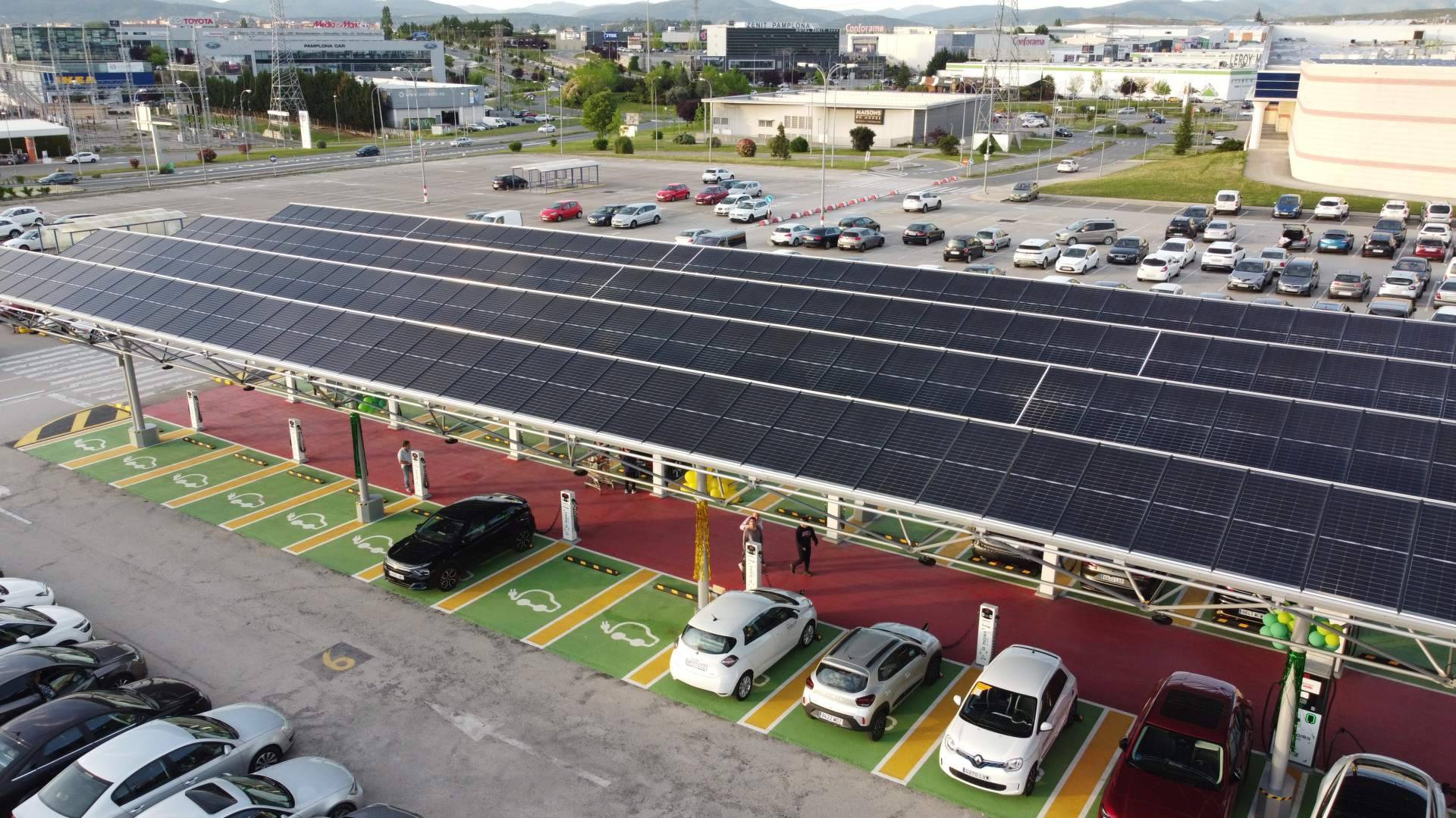 Inauguración de 32 nuevos puntos de recarga para vehículos eléctricos en La Morea, Navarra, de la mano de Etecnic