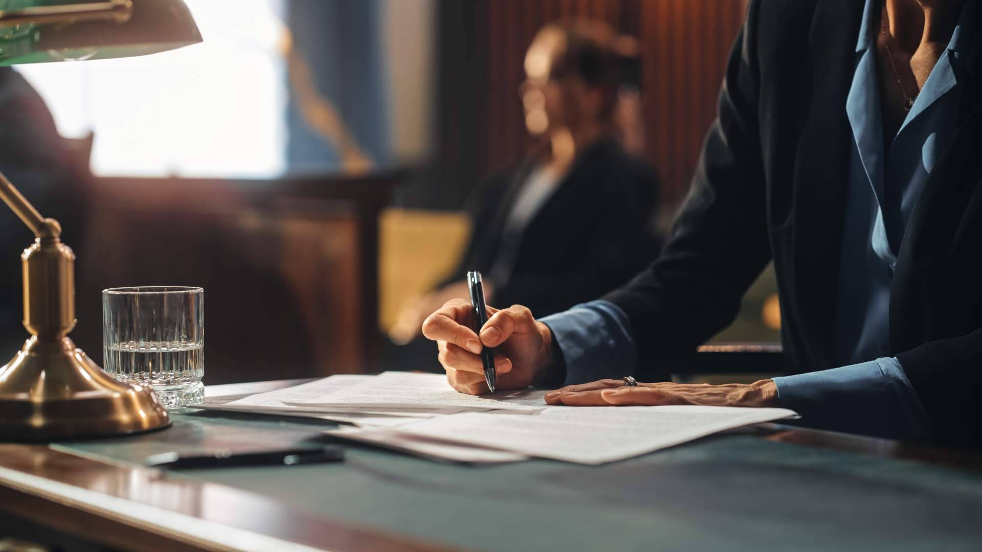 Acudir a los especialistas en Derecho Penal de Abogados María Girona