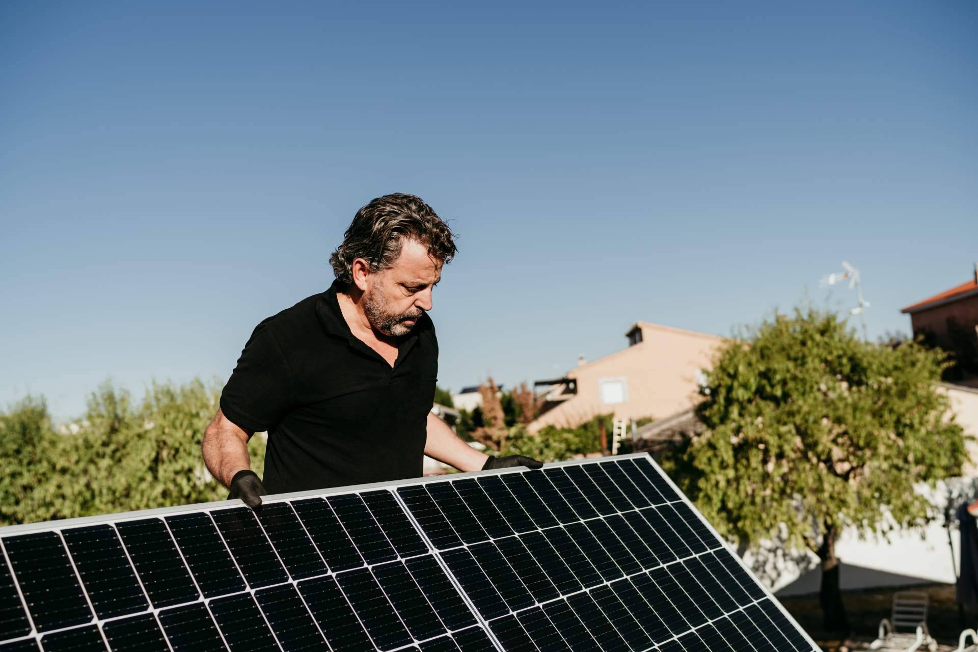 Solomnia lleva a cabo instalaciones de autoconsumo fotovoltaico para industrias