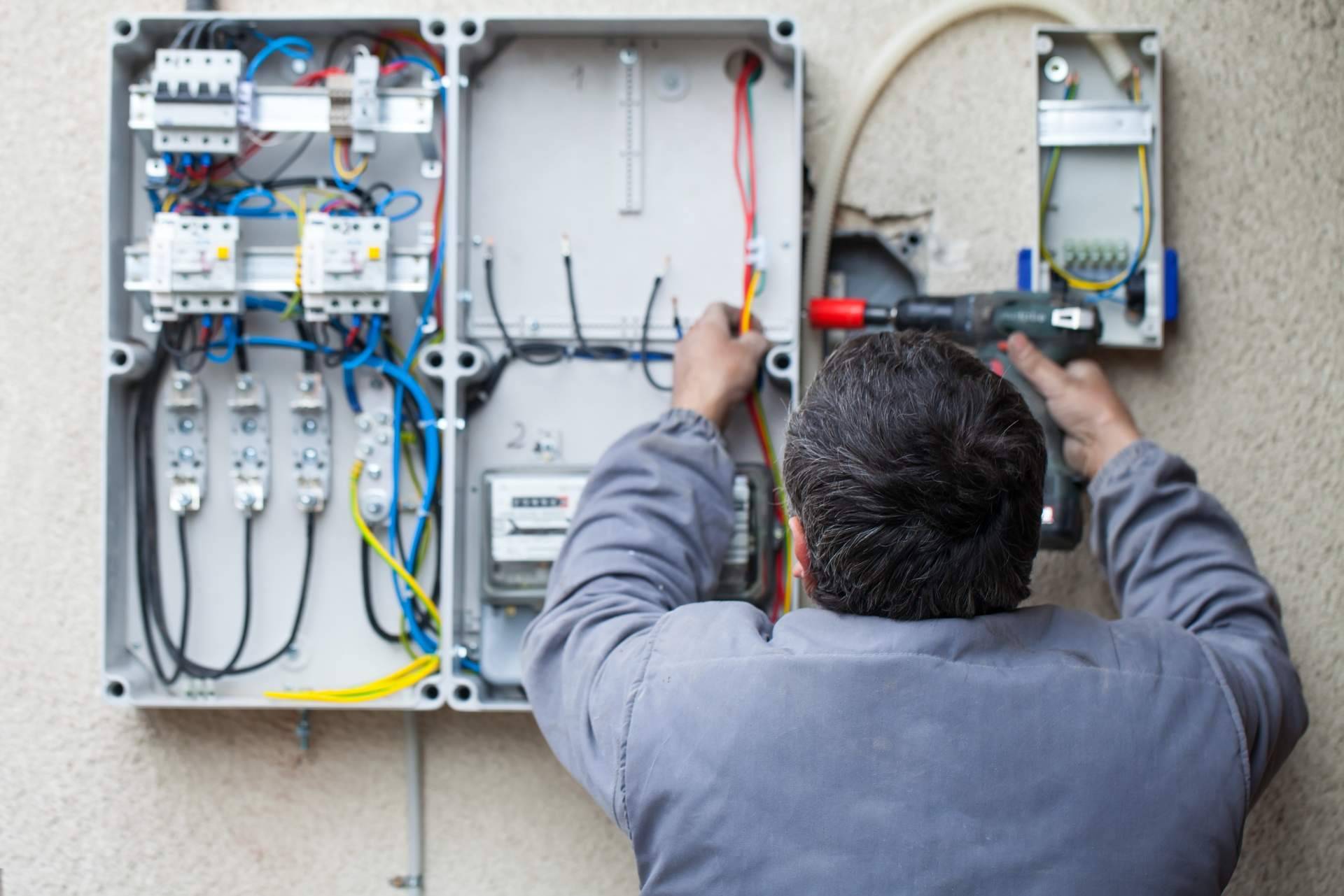 Swimhome, la importancia de los cuadros eléctricos en la instalación de piscinas