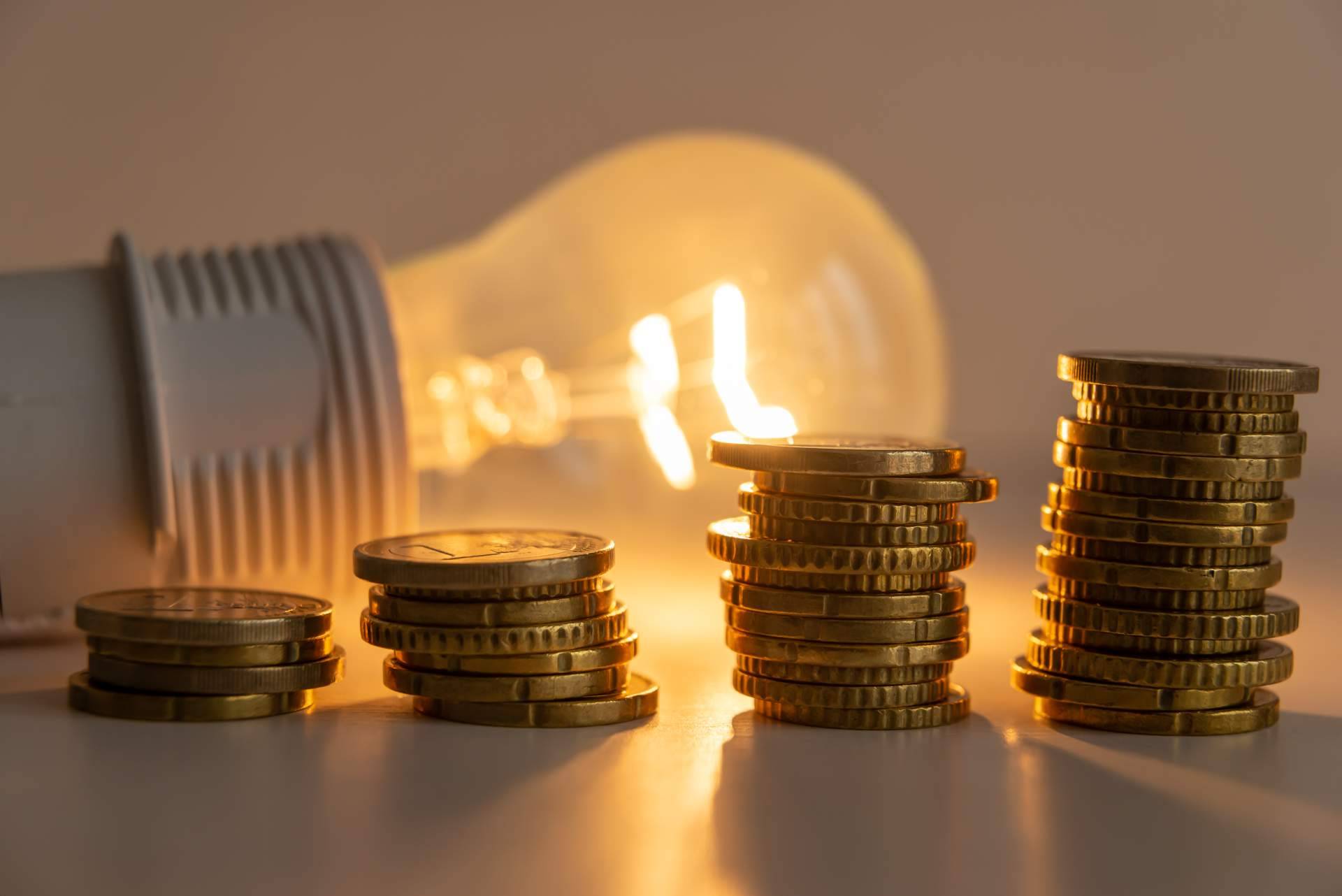 Información sobre el precio de la luz de la mano de Apaga Luz