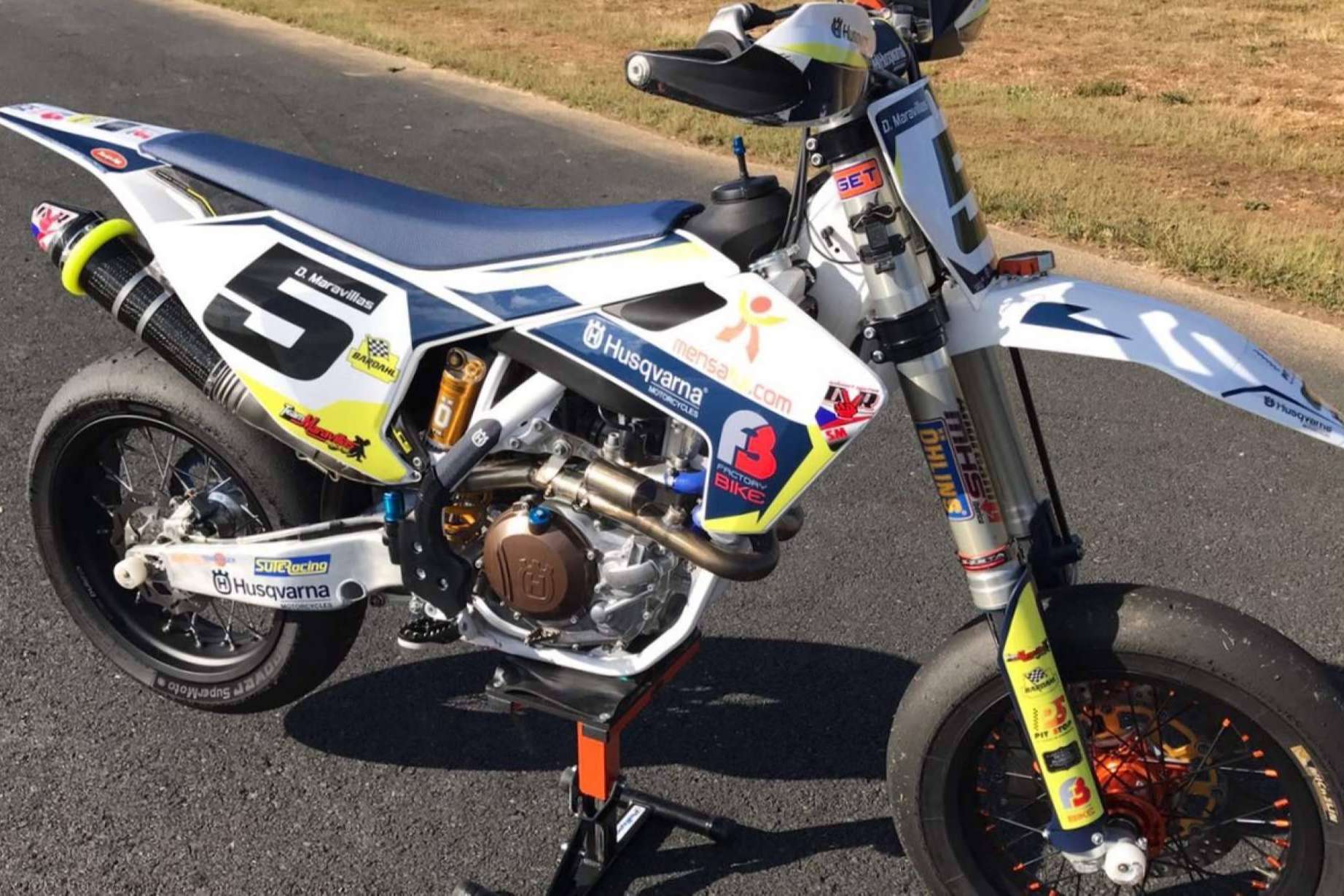 ADHESIVOSEMBARRADOS ofrece plásticos y adhesivos para motos off road