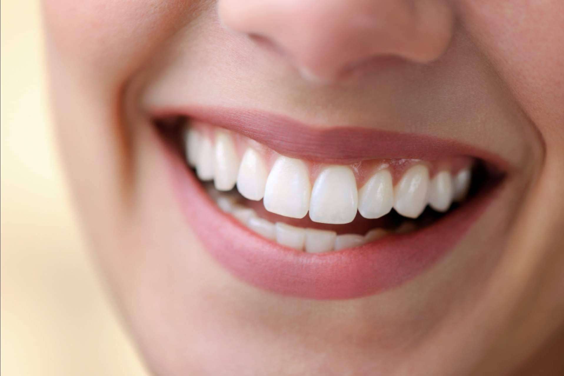 Clínica dental IMOI y sus implantes osteointegrados. Cirugía sin cortes y dientes en horas