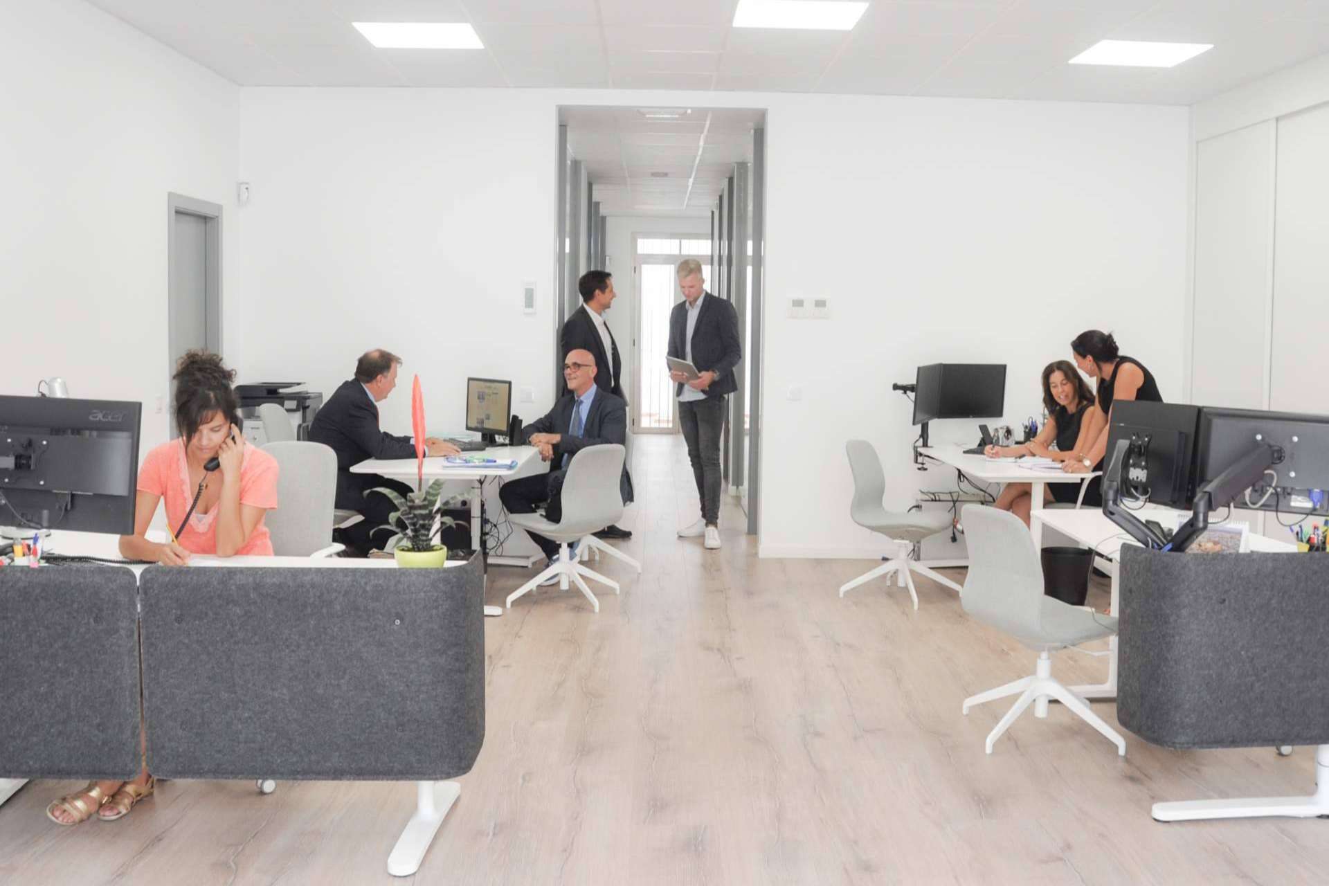Ventajas de contratar a un asesor fiscal de confianza para una pequeña empresa local, con Consultax