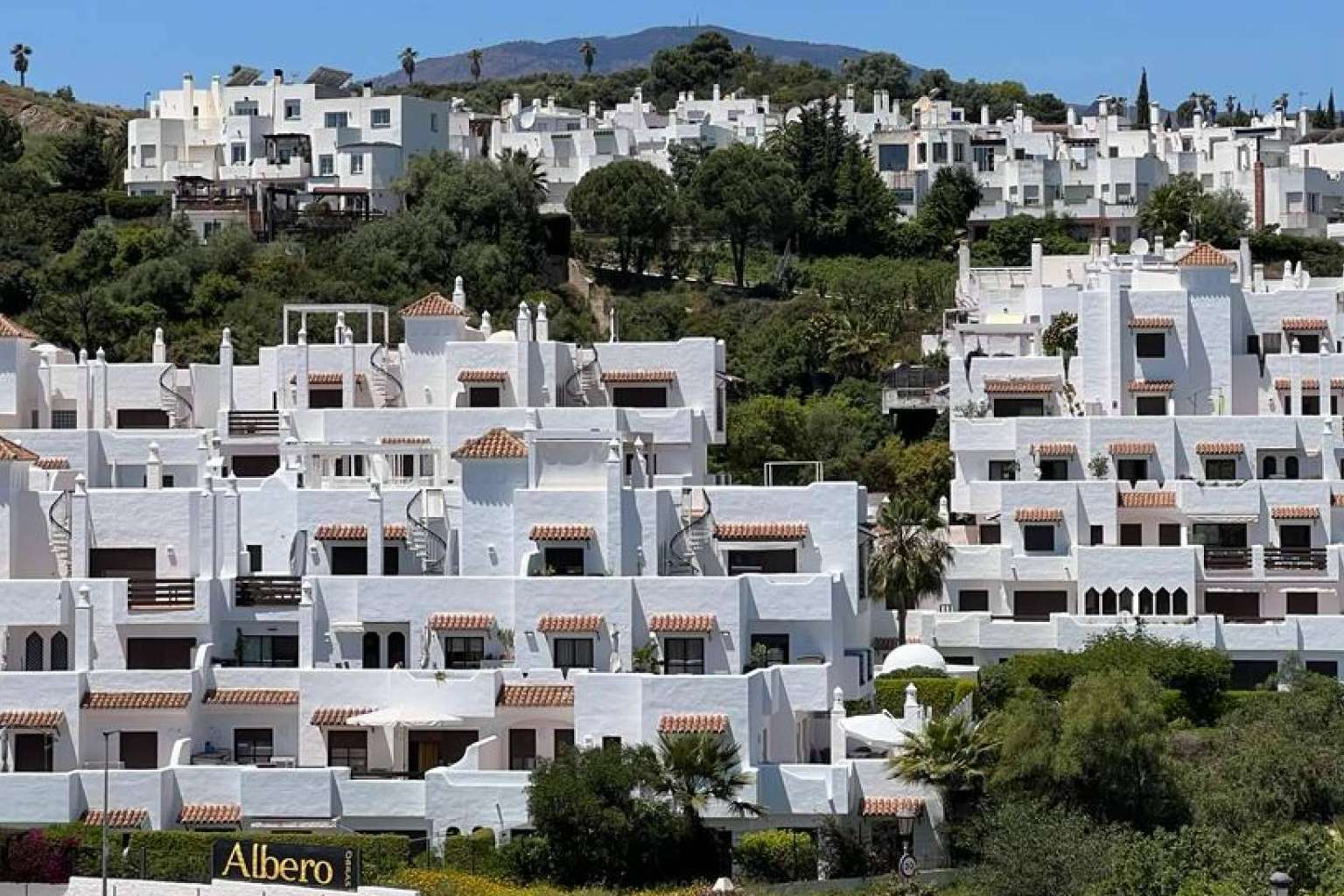 Rehabilitación y pintura para una mejor conservación de los edificios en la Costa del Sol