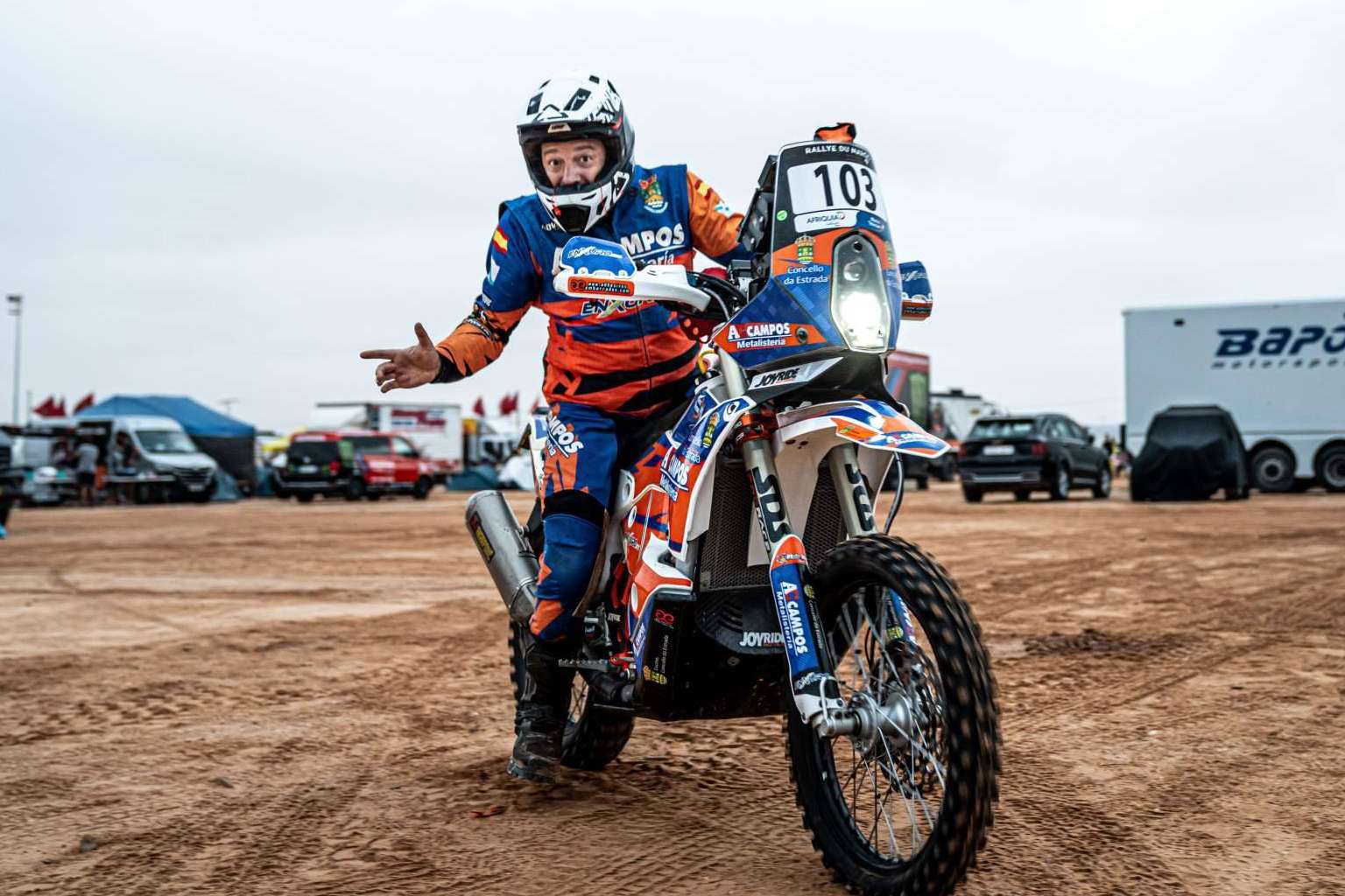 ADHESIVOSEMBARRADOS es una tienda especializada en equipamiento personalizado de motocross y enduro