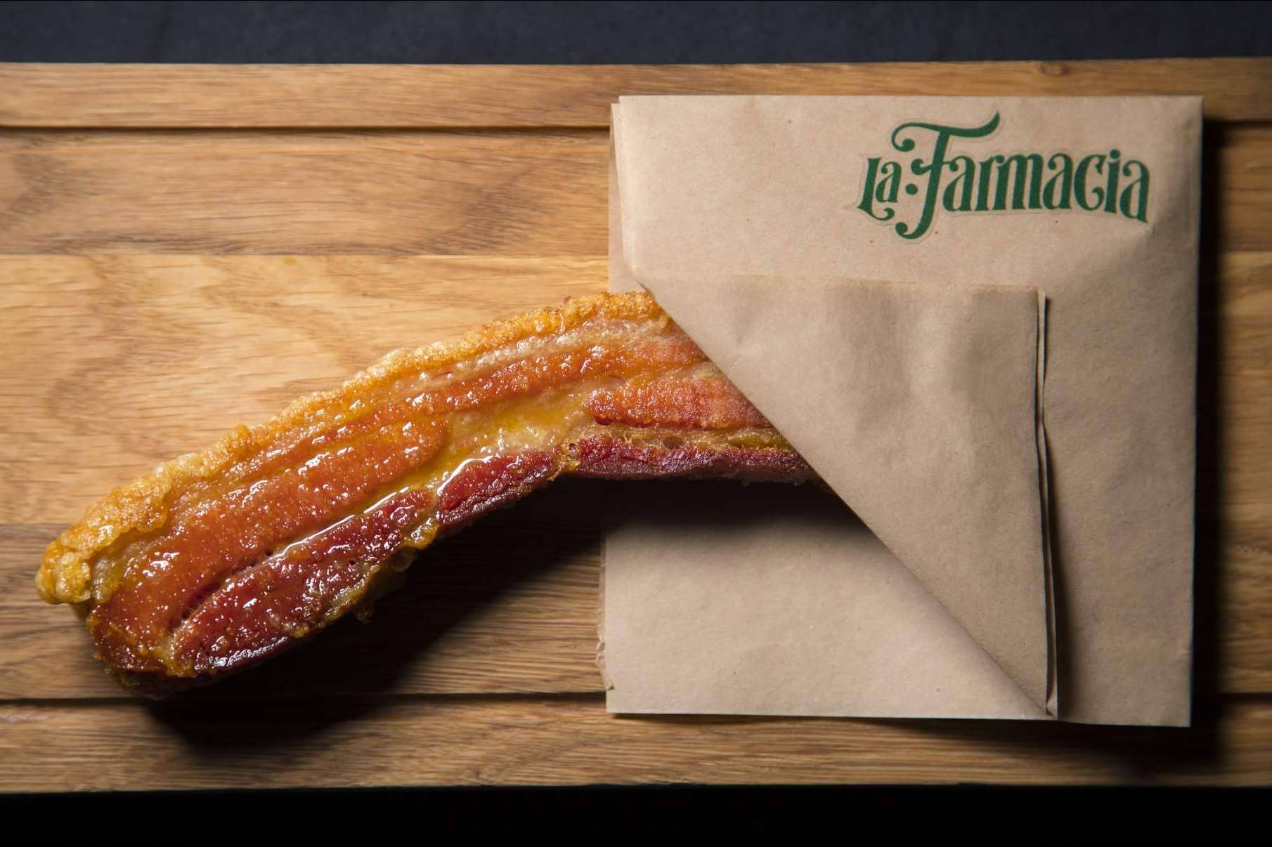 En Madrid, el restaurante Tasca La Farmacia ofrece una experiencia gastronómica auténtica
