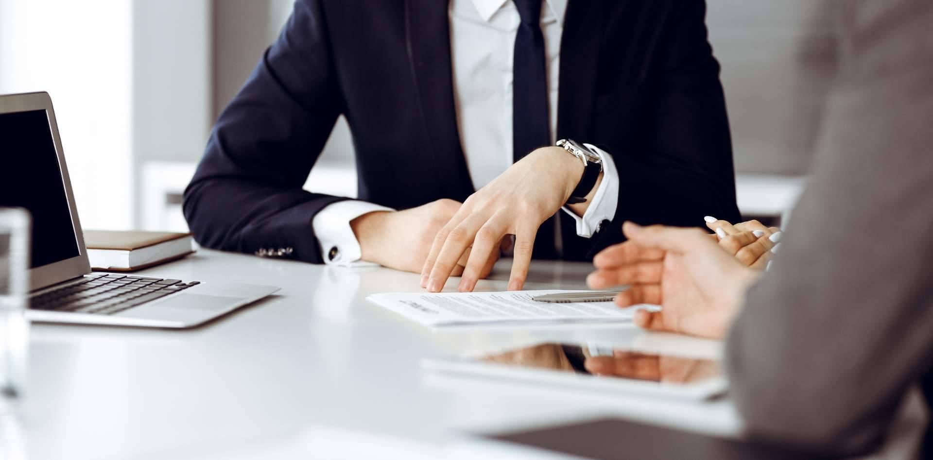 ¿Dónde encontrar un despacho experto en arraigo laboral para extranjeros? Banchio Abogado