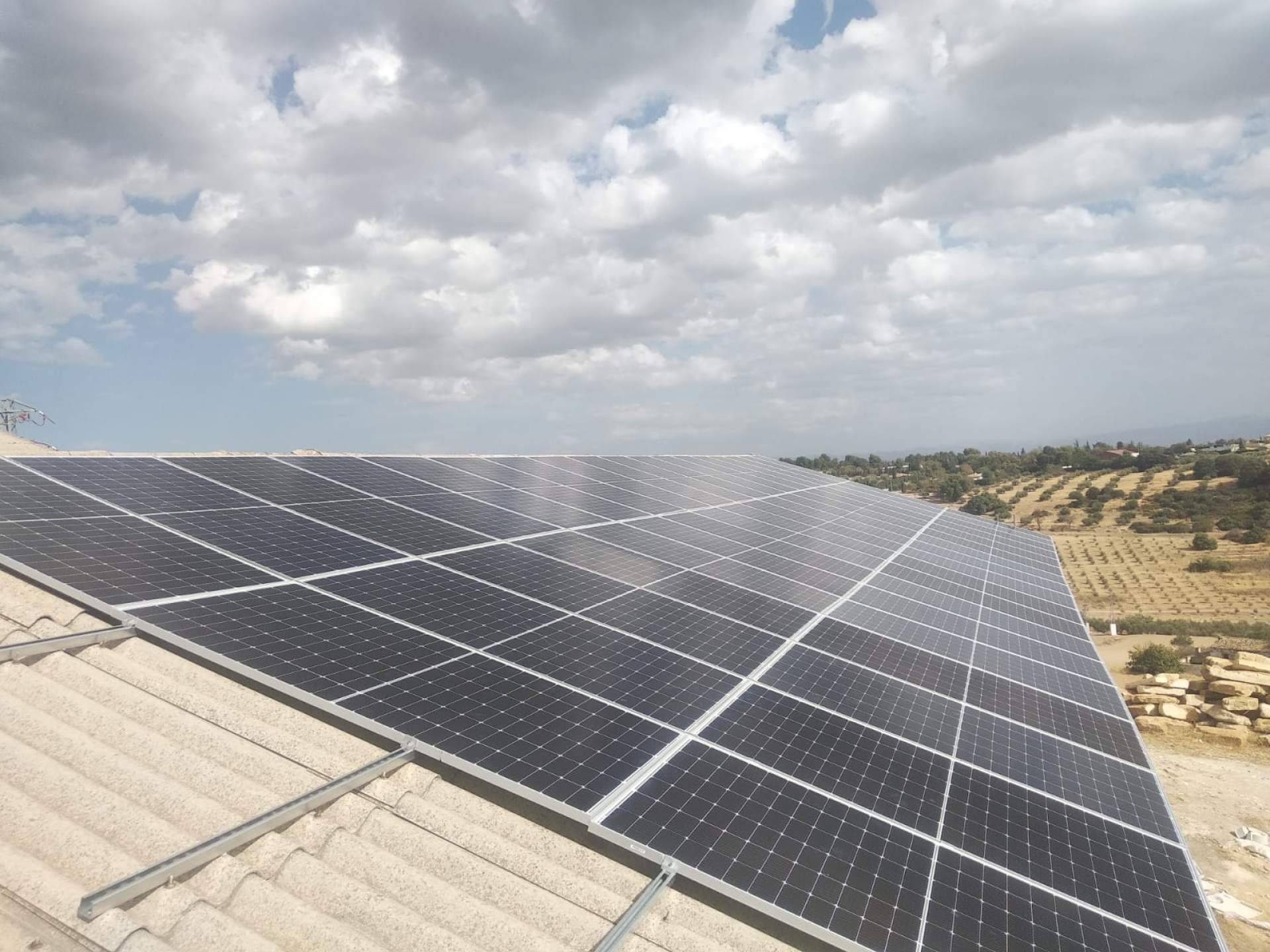 Hacer frente a la volatilidad de los precios de la electricidad con la instalación de paneles solares