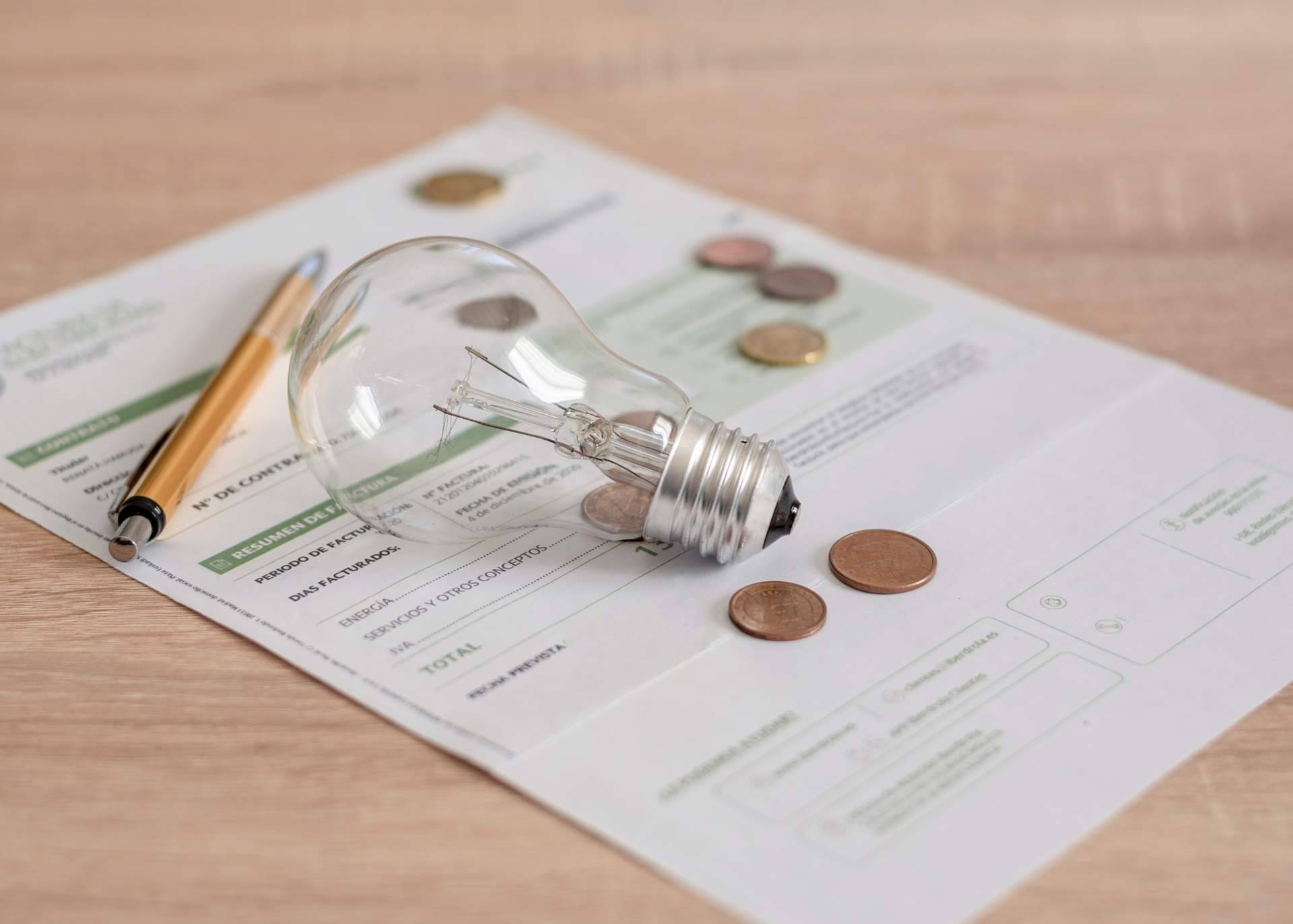 Ahorro en factura de luz y gas sin permanencia ni letra pequeña, de la mano de Digital y Esencial