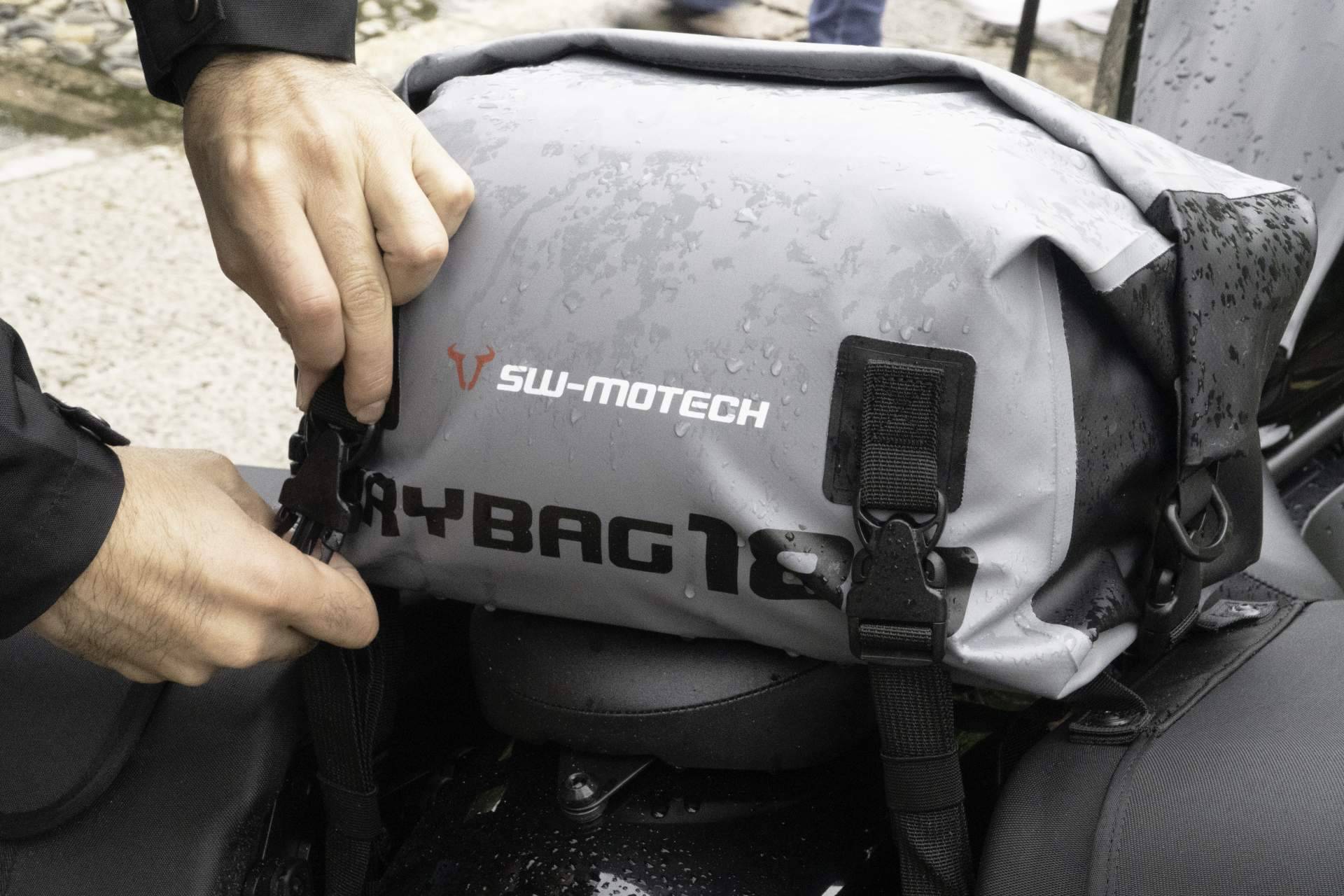 Este verano, con el equipaje para moto de SW-MOTECH, nadie se dejará nada en casa