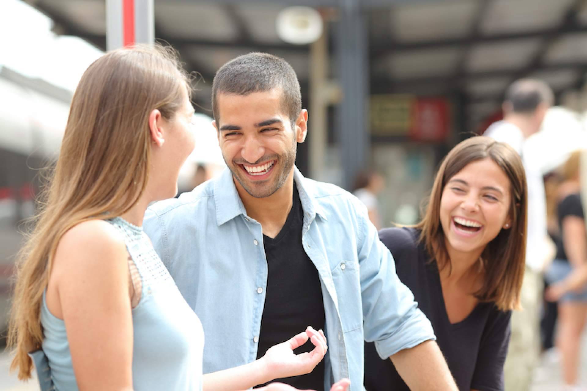 Laoom explica cuáles son las características de las relaciones públicas y publicidad