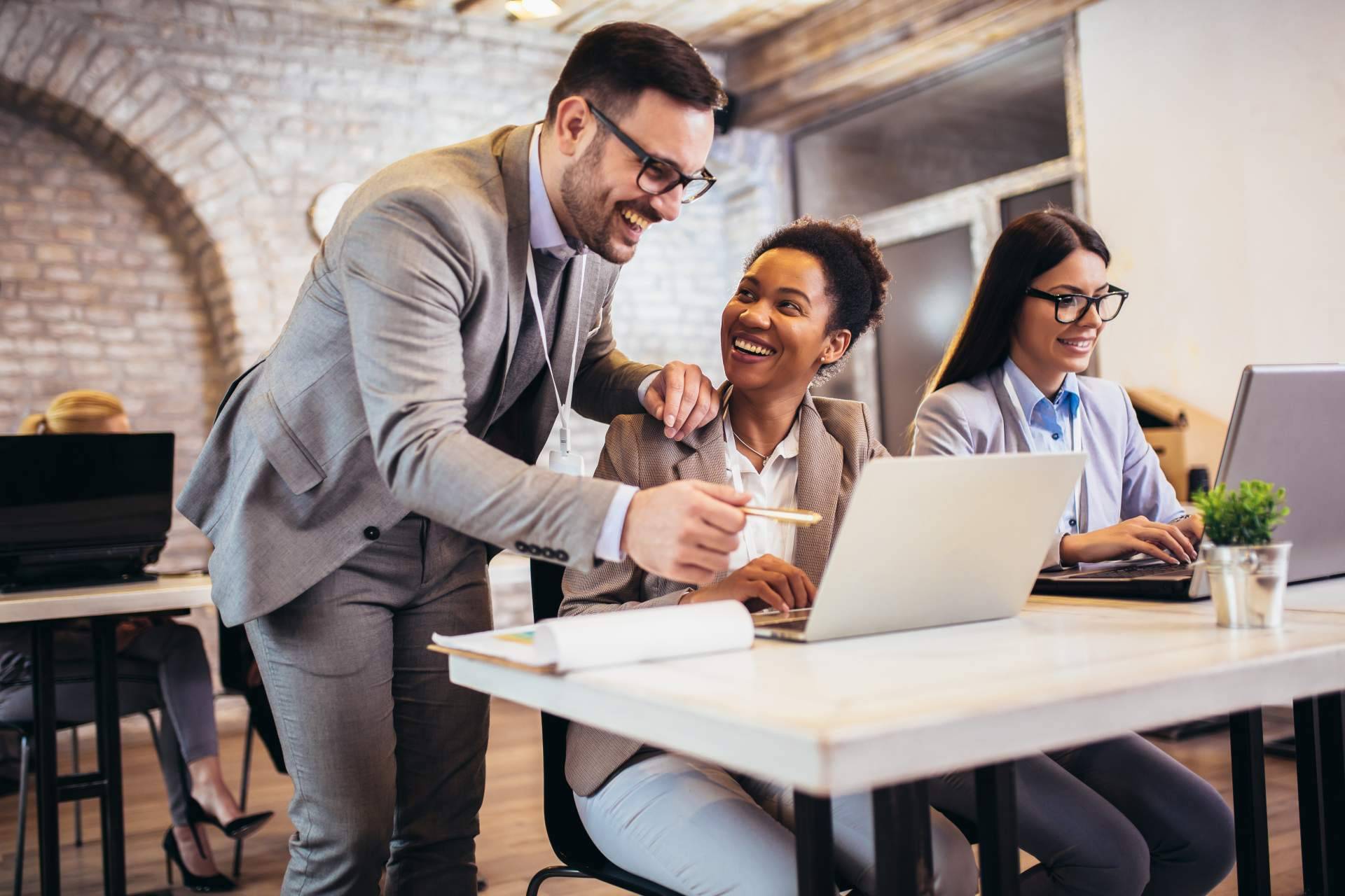 ¿Cómo puede Becadvisor ayudar a las empresas a agilizar la búsqueda de becarios?