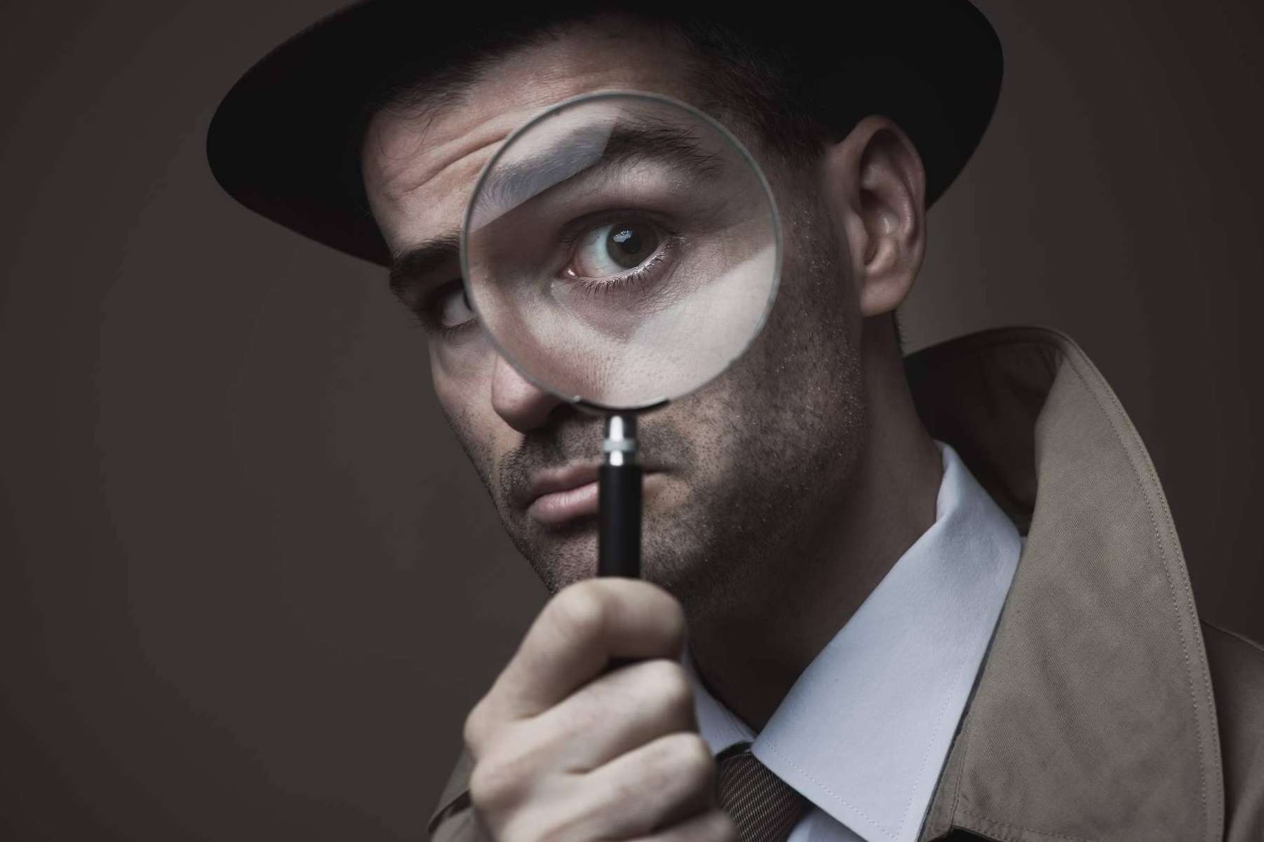 ¿De qué manera se puede saber si alguien ha contratado a un detective privado para investigar?
