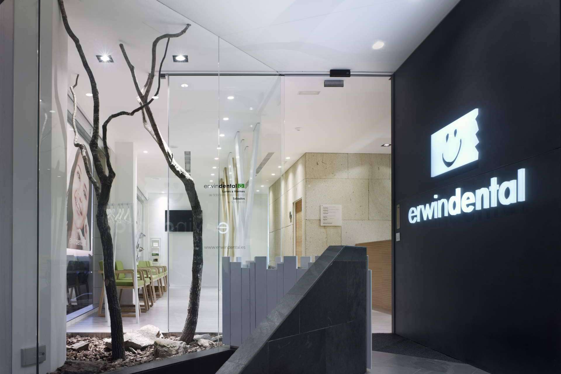 ¿Qué tratamientos de estética dental se ofrecen en Erwin Dental?