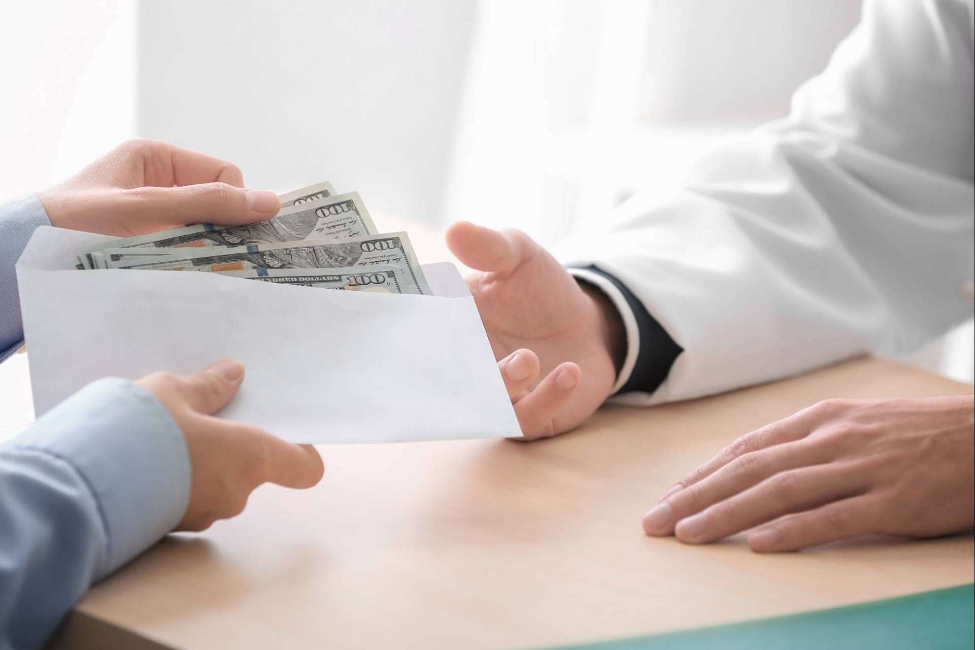 Consultax ofrece asesoría sobre cómo un socio o administrador puede retirar legalmente fondos de una empresa